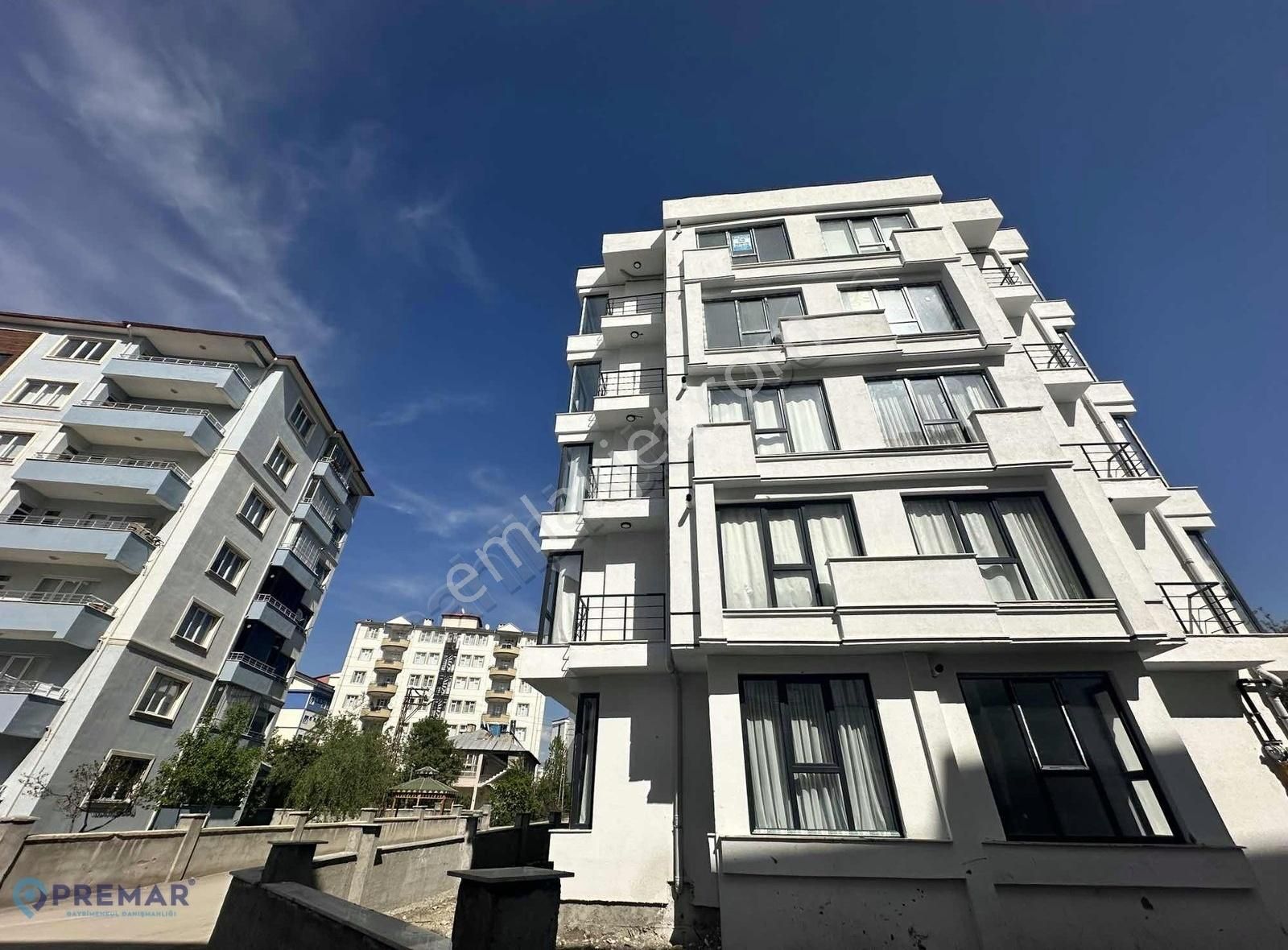 Premar'dan Akdamar Hastanesi Civarında Eşyalı Ayrı Mutfaklı 1+1