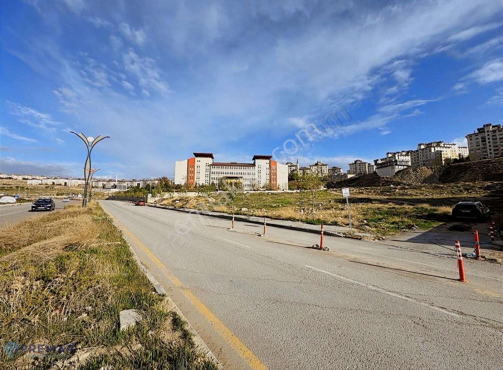 Premar'dan 6 Kat İmarlı, 1729 M², Göl Manzaralı Arsa // Edremit
