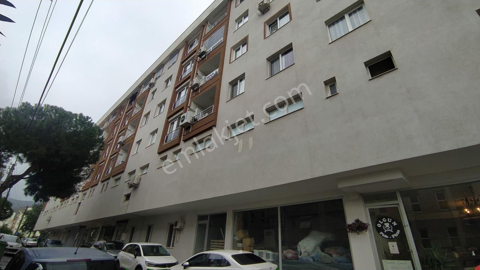 İzmir Esentepe Mahallesi 2+1 Ebevyn Banyolu Daire