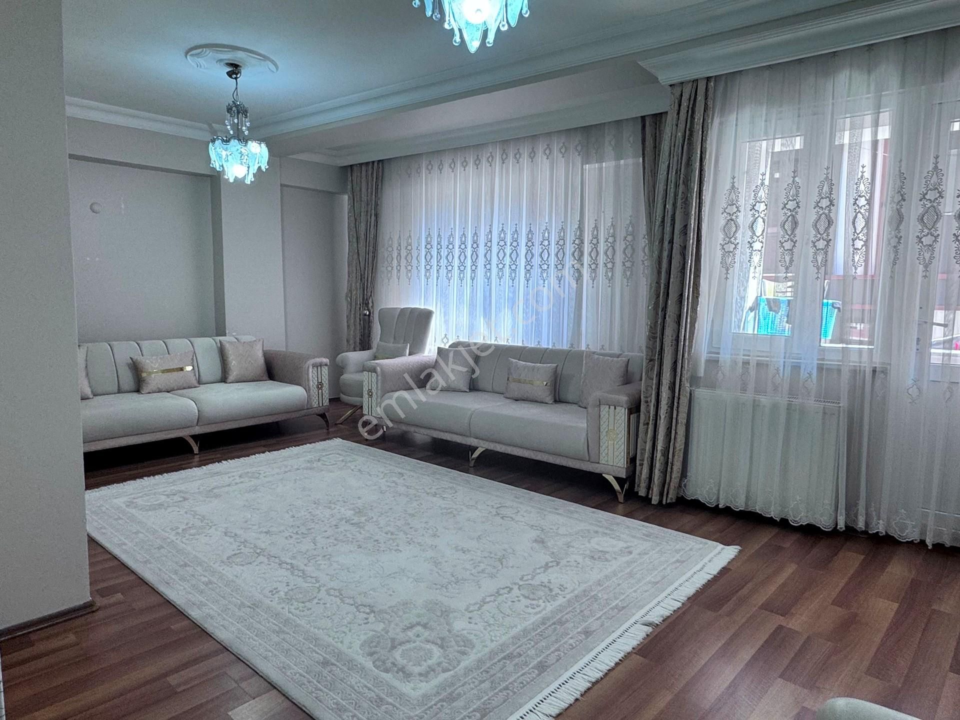 Küçükçekmece Söğütlüçeşme Mahallesi Satılık 4+1 Daire Krediye Uygun