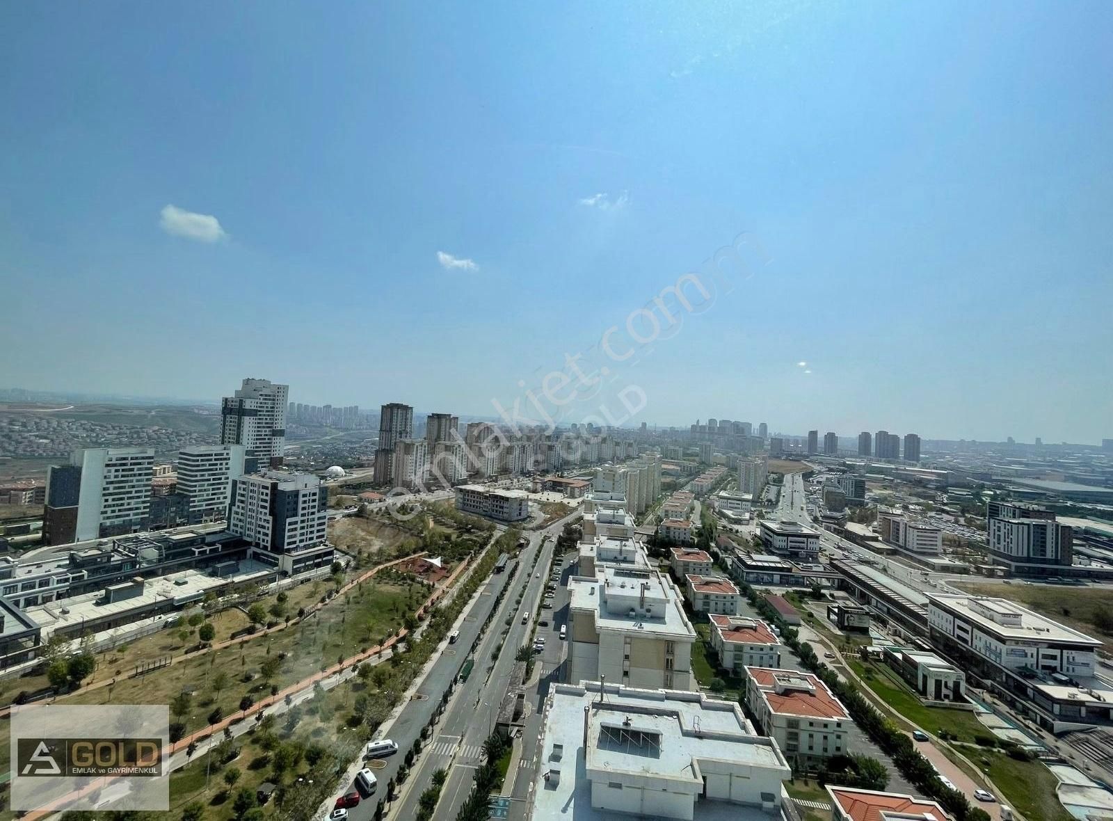 Bahçekent Ticaret Merkezinde İçi Yapılı Yüksek Tavan Dükkan