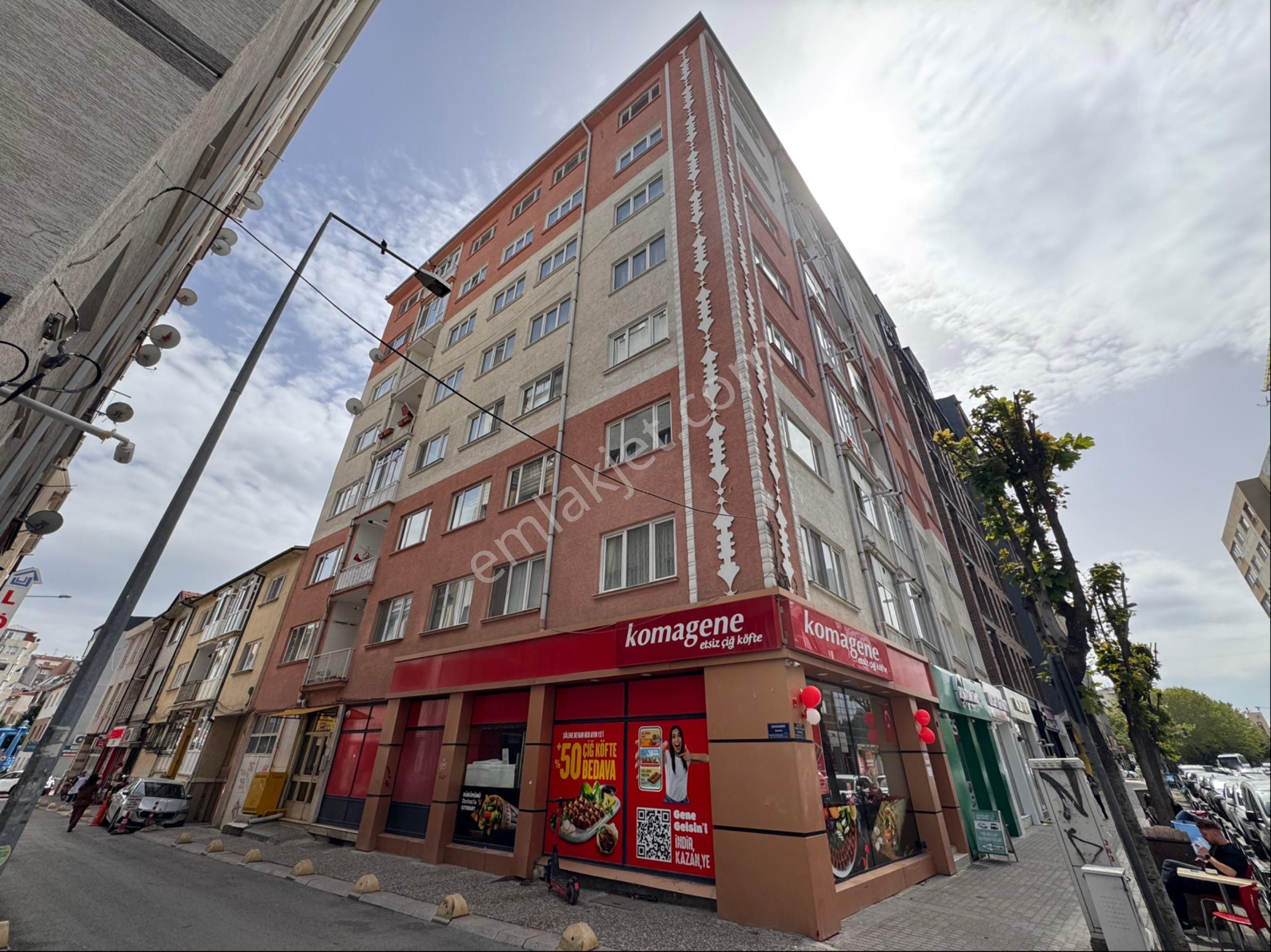 Pera'dan Kızılcıklı Cad Yanı Tamamen Tadilatlı 3+1 Kiralık Daire