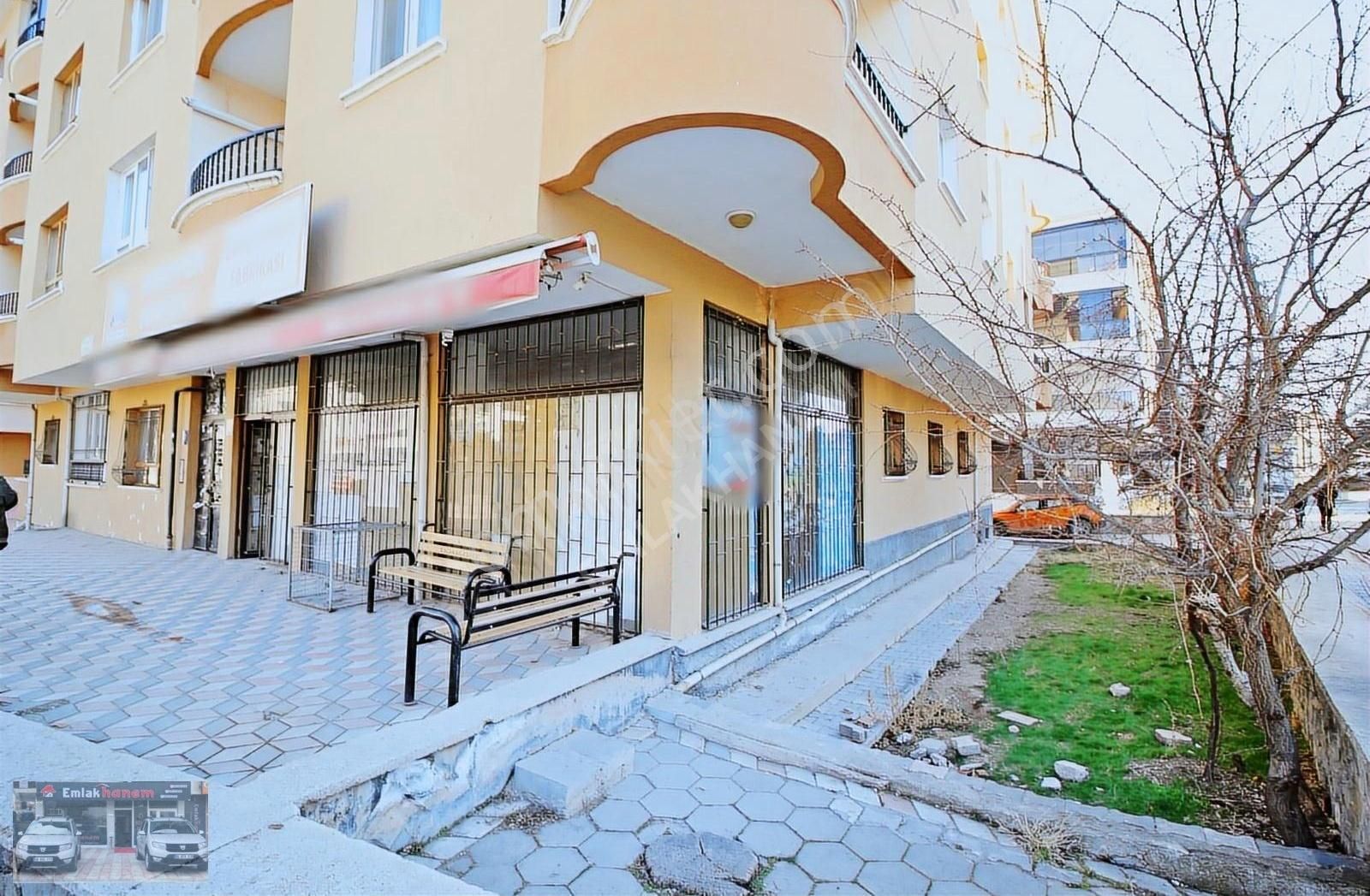 Yenikent Merkez'de 85 M2 Depolu 2 Katlı Köşe Dükkan