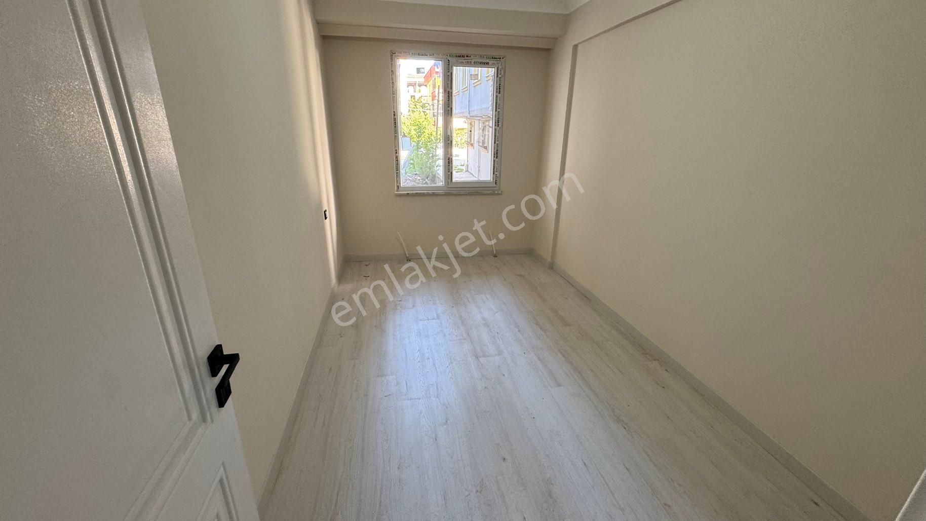 Merkezi Konumda Yüksek Giriş Balkonlu 2 + 1 Daire