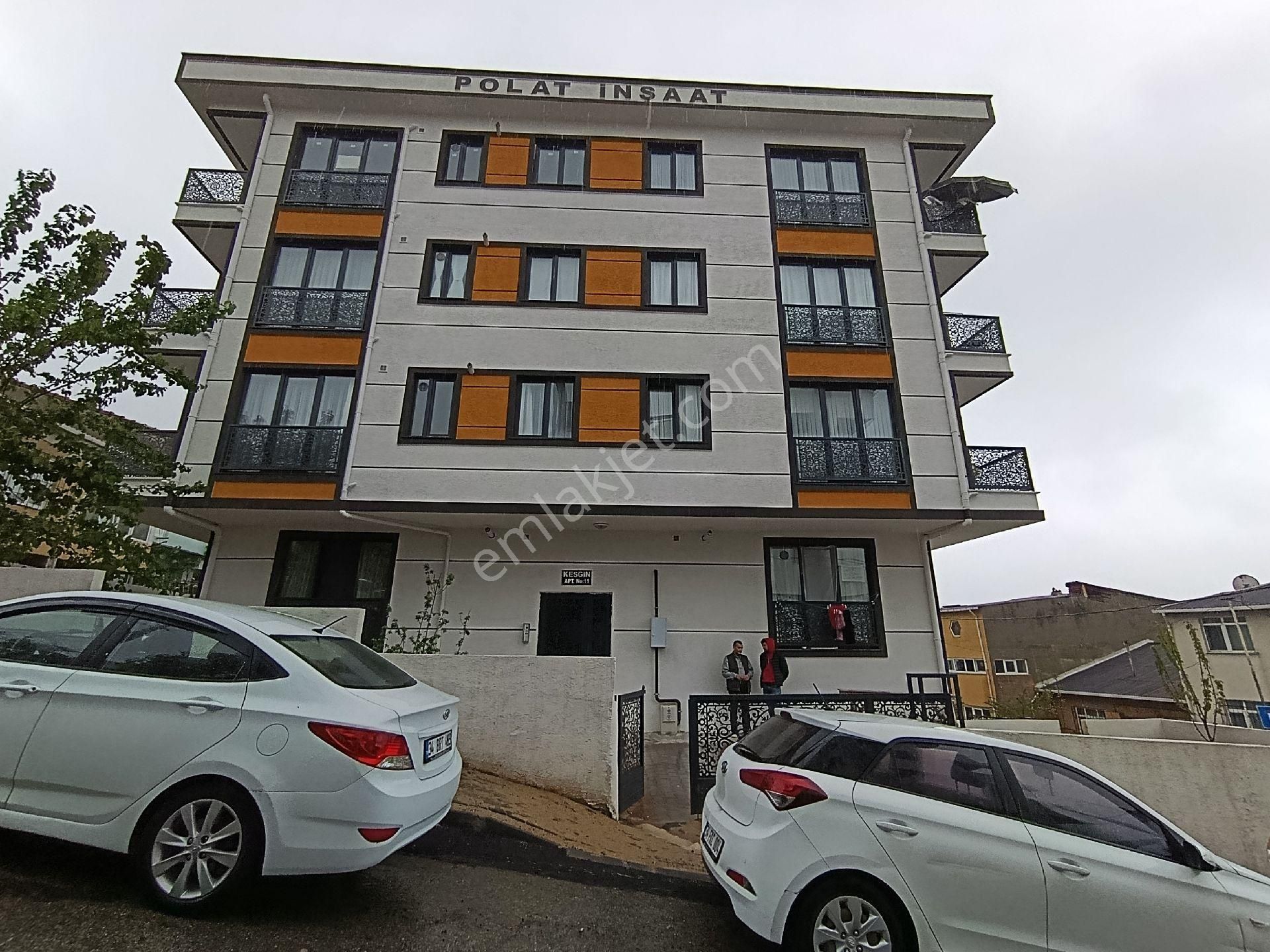 Esenkent Tokı Konutlarına Yakın Sıfır Bına 2+1 80 M2 Oturuma Hazır Kombısı Takılı