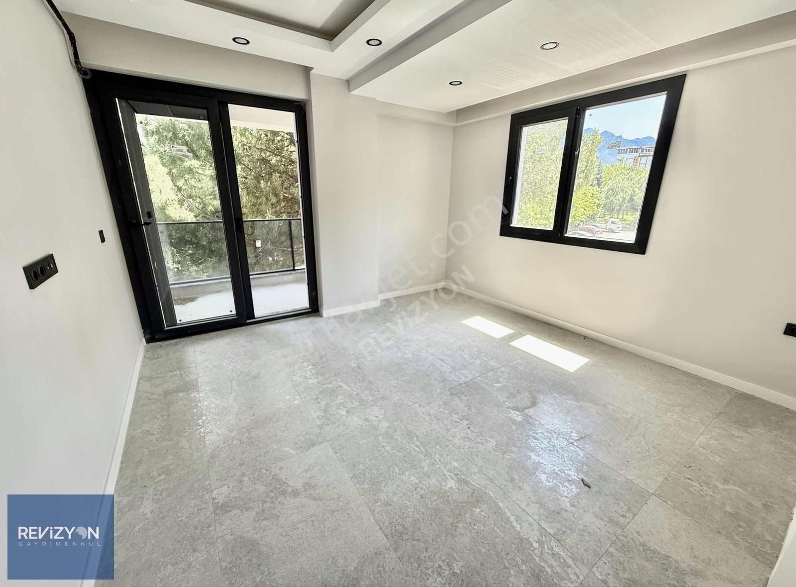 Karaman'da Yeşil Alan Cepheli Satılık 1.5+1 Apart
