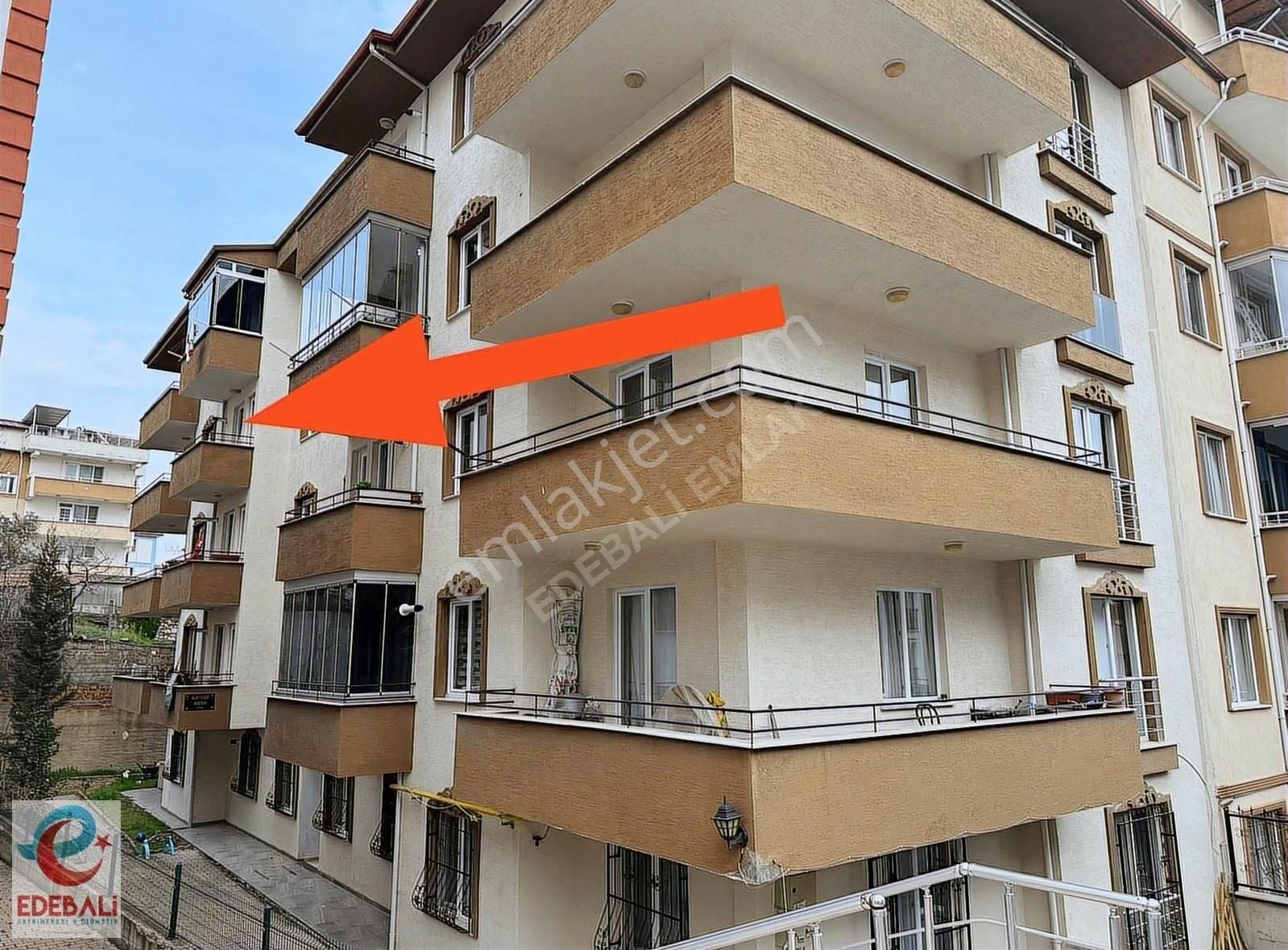 3+1 Kiralık Arakat Bahçelievlerde Geniş Bakımlı Daire