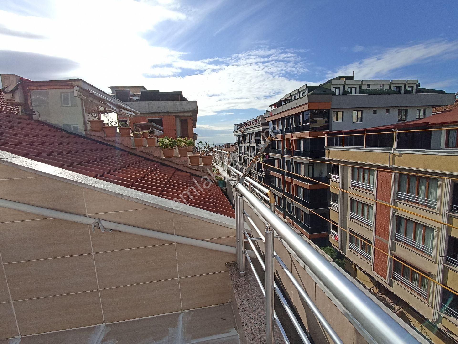 Avcılar Merkezde Ç.şamba Pazarı İçinde Yeni Binada 80 M2 1+1 Teras Kat Temiz Boş Yeni Daire
