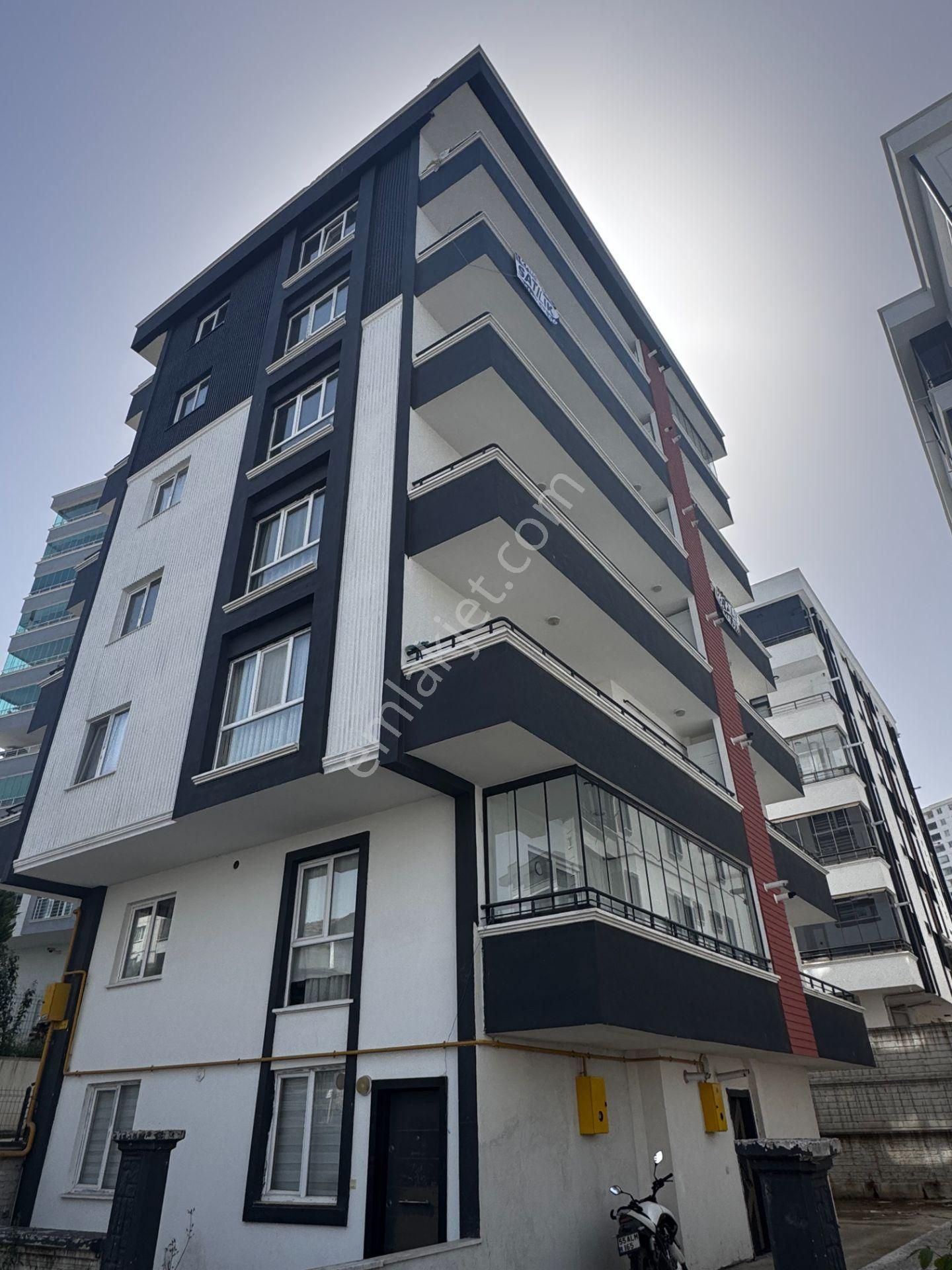 Truva Onur Gündüzcü'den Bulvara Yakın Kiralık Eşyalı 1+1