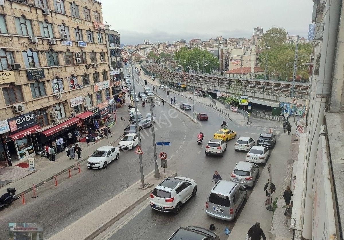 Kartal Merkezde Cadde Üzerinde 1+1 Ofis Büro