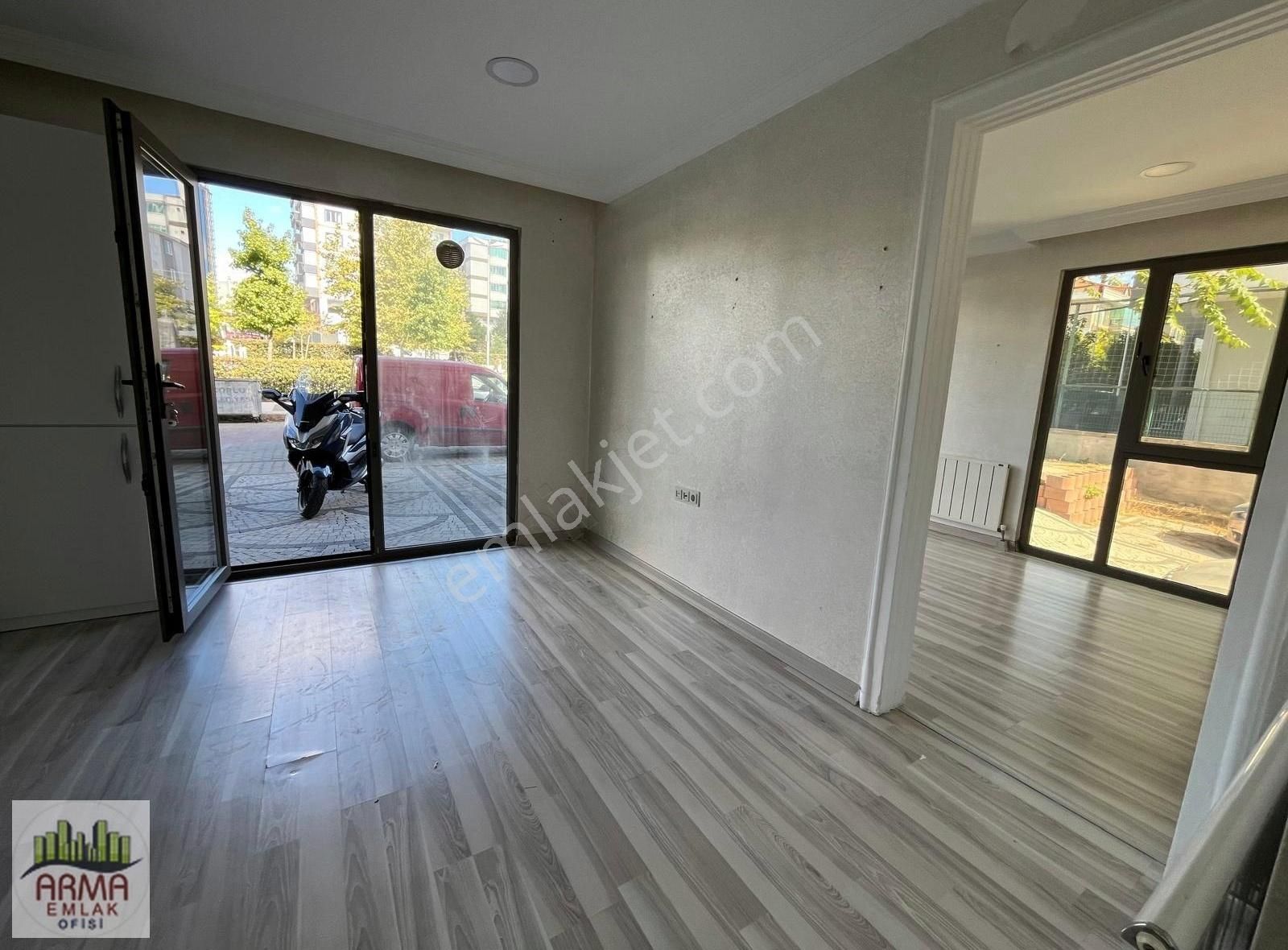 Alipaşa Mah. Ön Cephe Düz Ayak Satılık Dükkan - Görsel 3