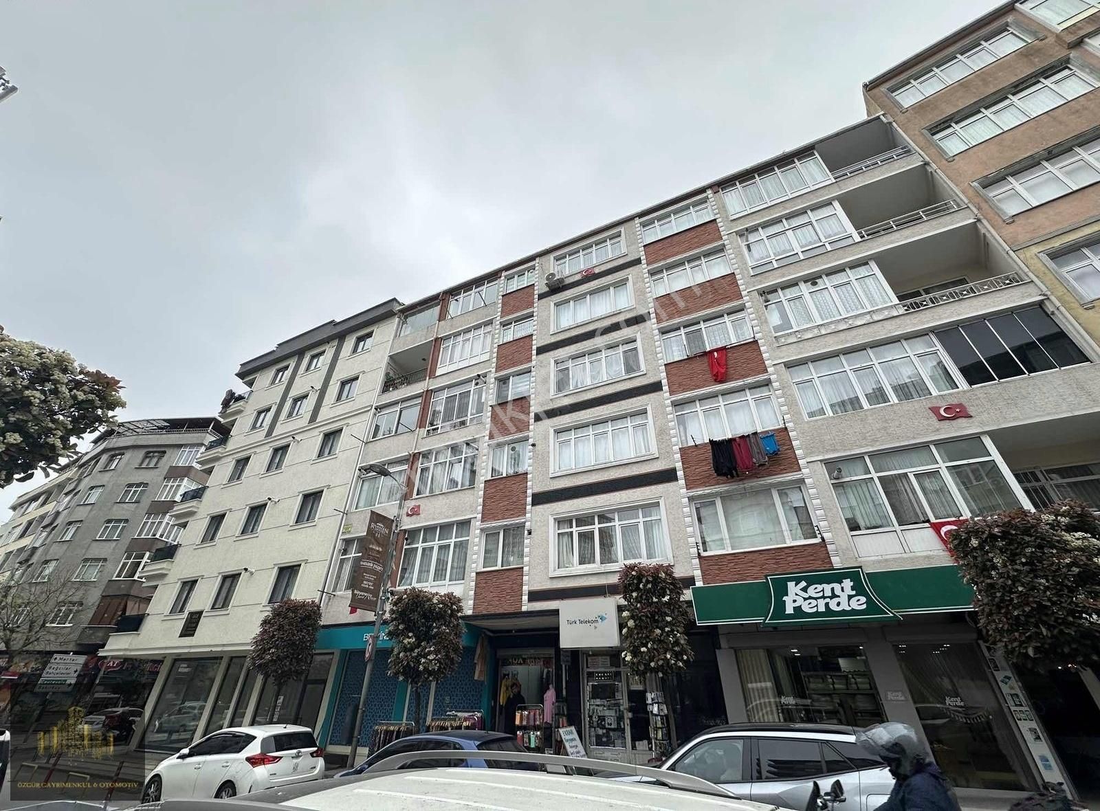Özgür'den Posta Ve Kınalı Cad. Kesişmesinde Arakat Satılık 2+1