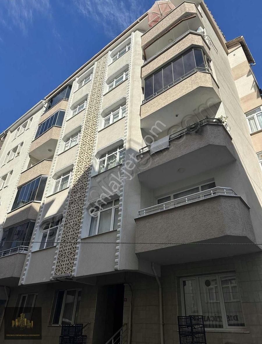 Özgür'den Haznedar Mahallesi Satılık B.kat Masrafsız Bahçeli
