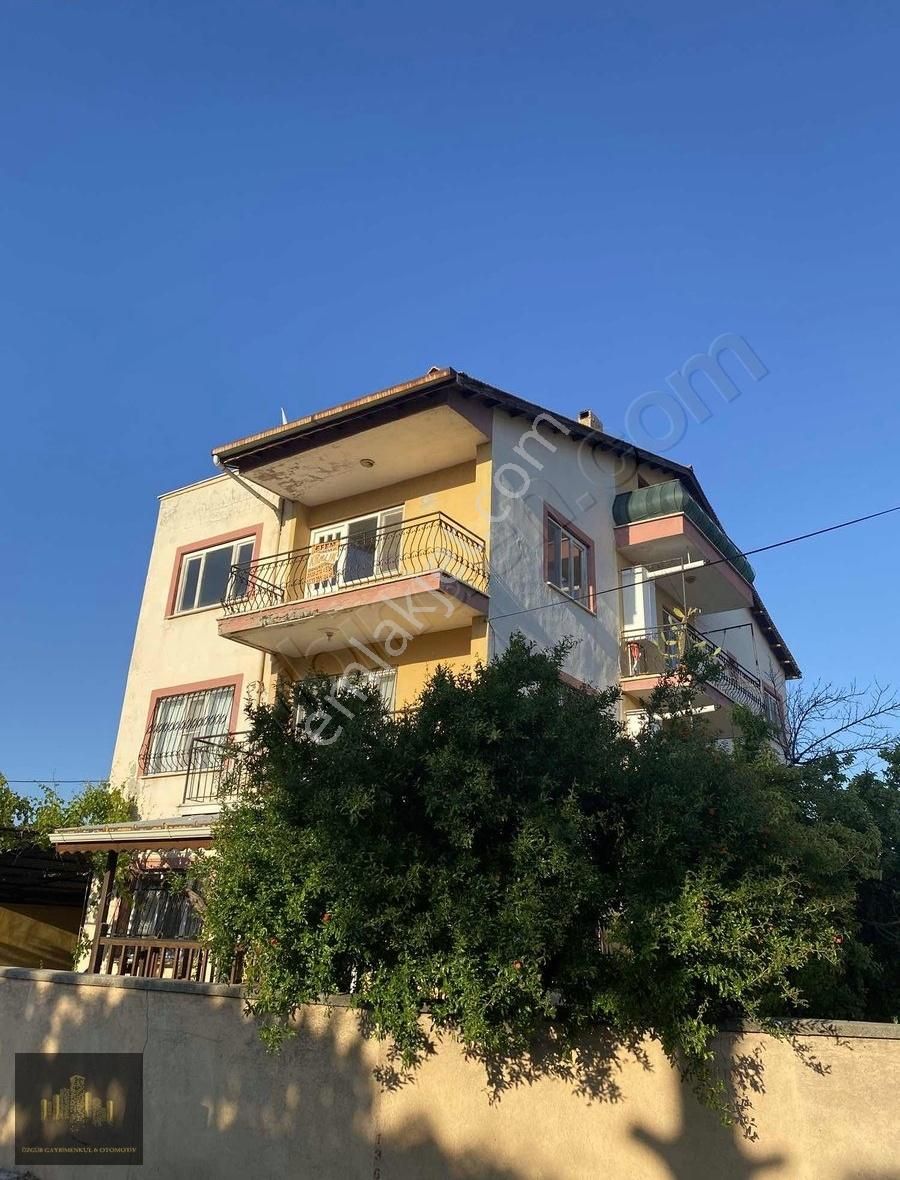 Manisa Akhisar Cumhuriyet Mah. Aile Binasında 3+1 Kiralık Daire!