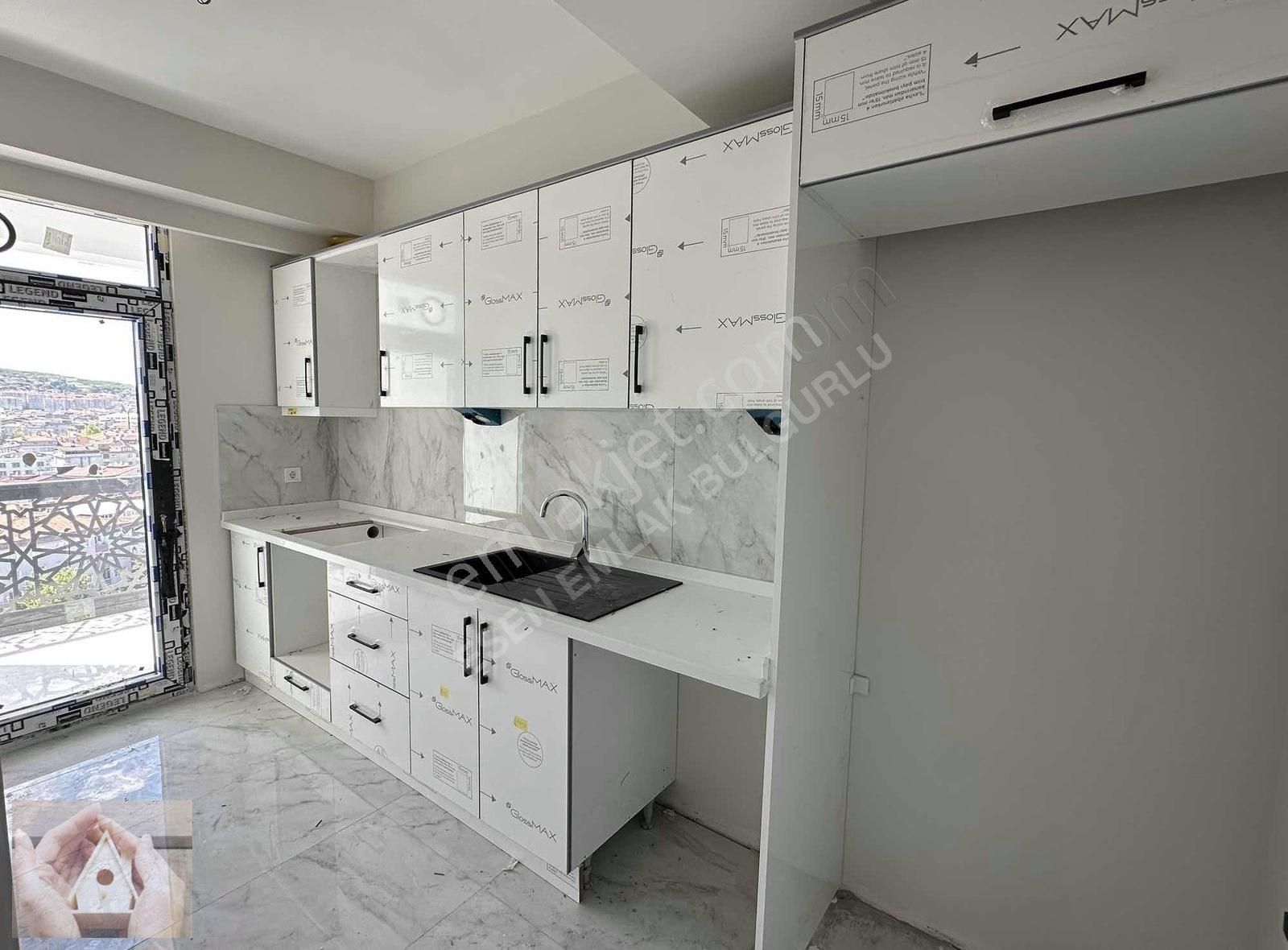 Esen Emlak Aracılığıyla***sfır-site İçi-şehir Manzara-13.kat 3+1