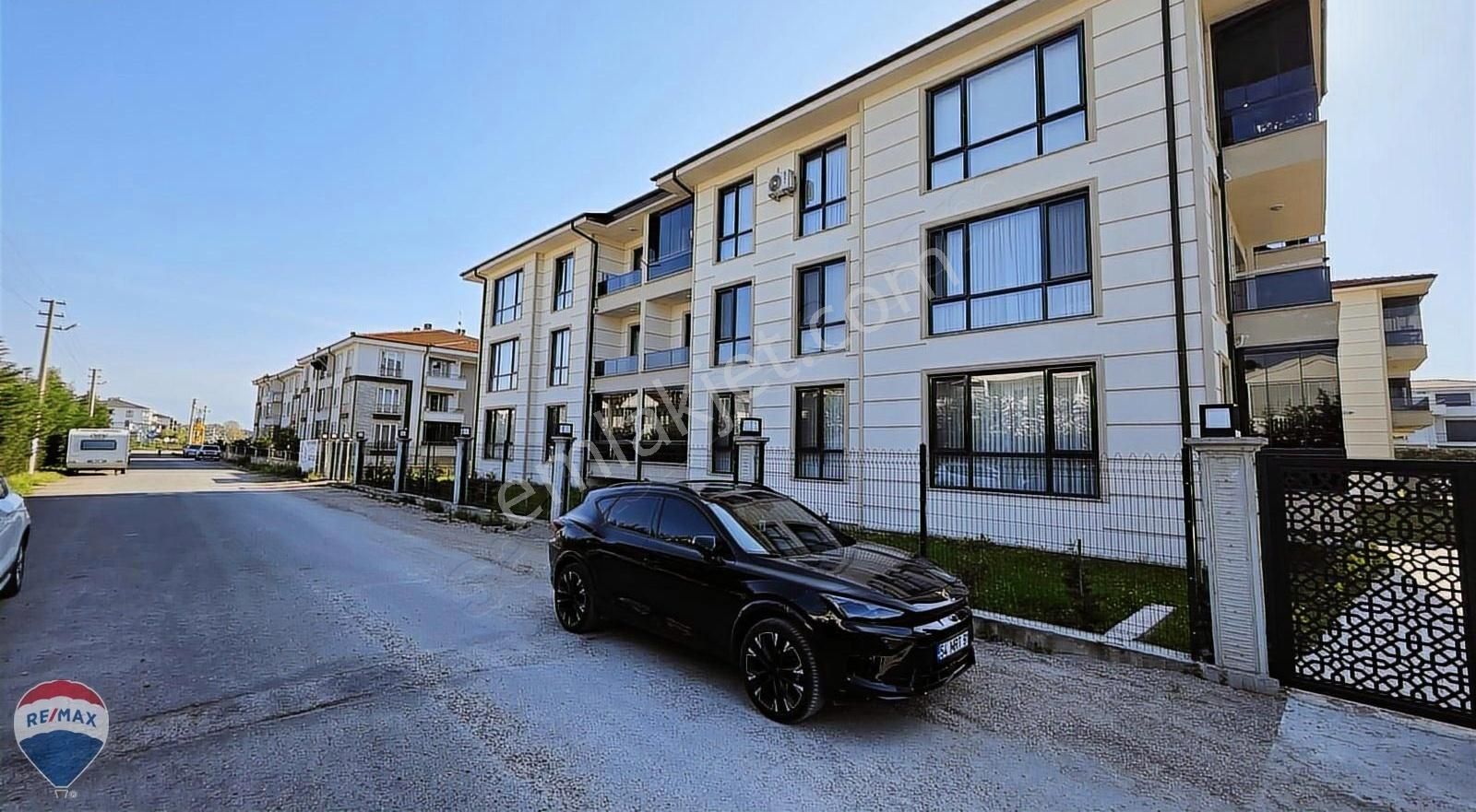 Adapazarı Dağdibi Mahallesinde Site İçi Arakat 3+1 Daire