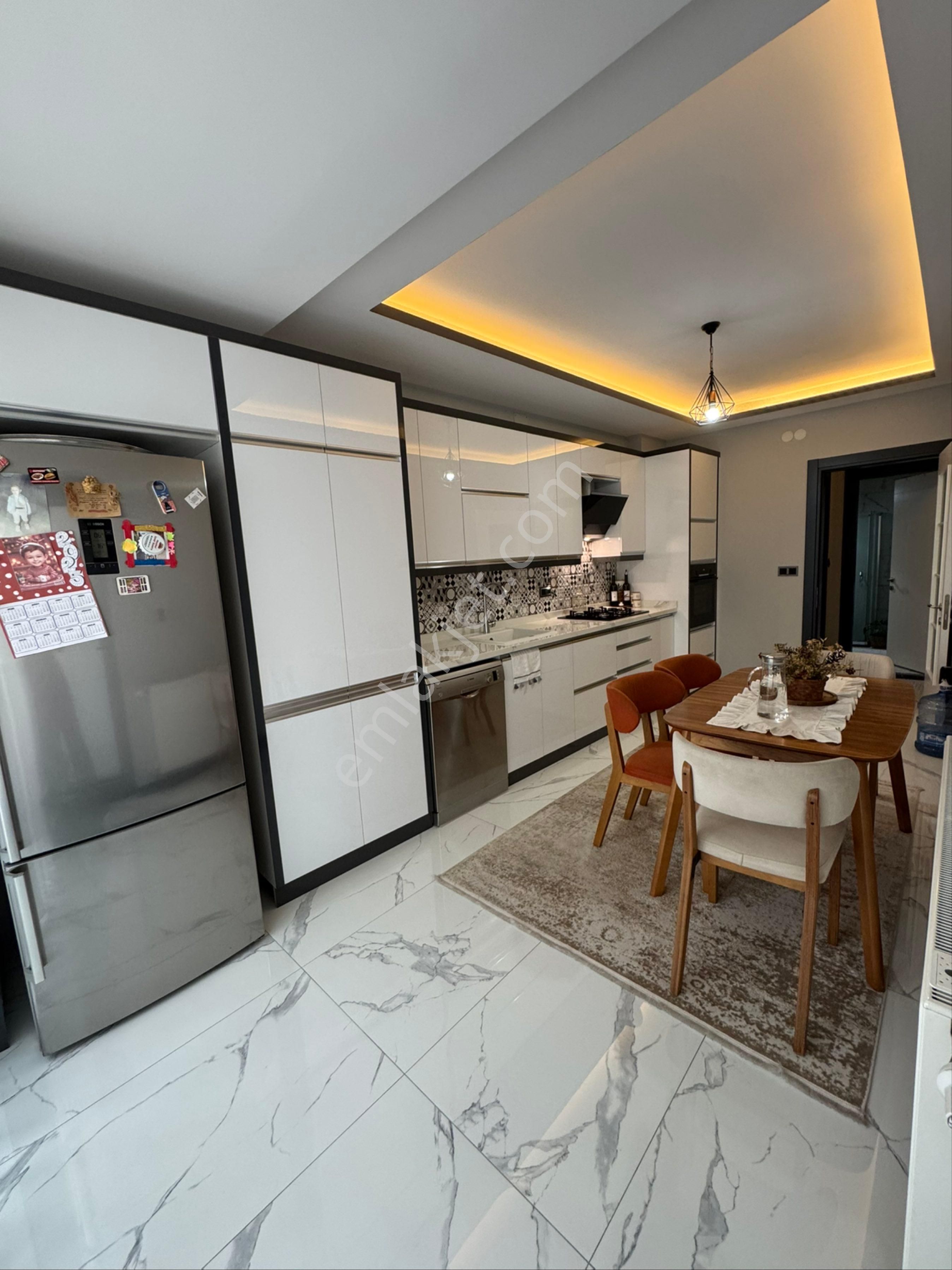 Manisa Soma Güvenler Emlaktan Şehir Merkezinde 2 Yaşında Satılık Lüx Daire
