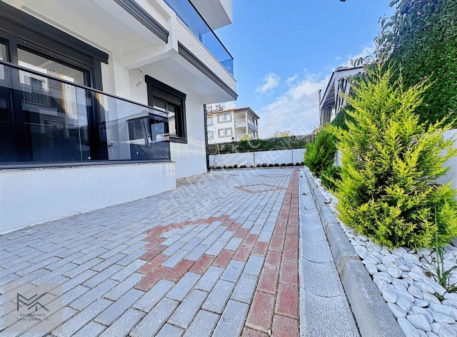 Ilıcada 2+1 Geniş Salon Ayrı Mutfak Havuzlu Bahçeli Dublex Daire