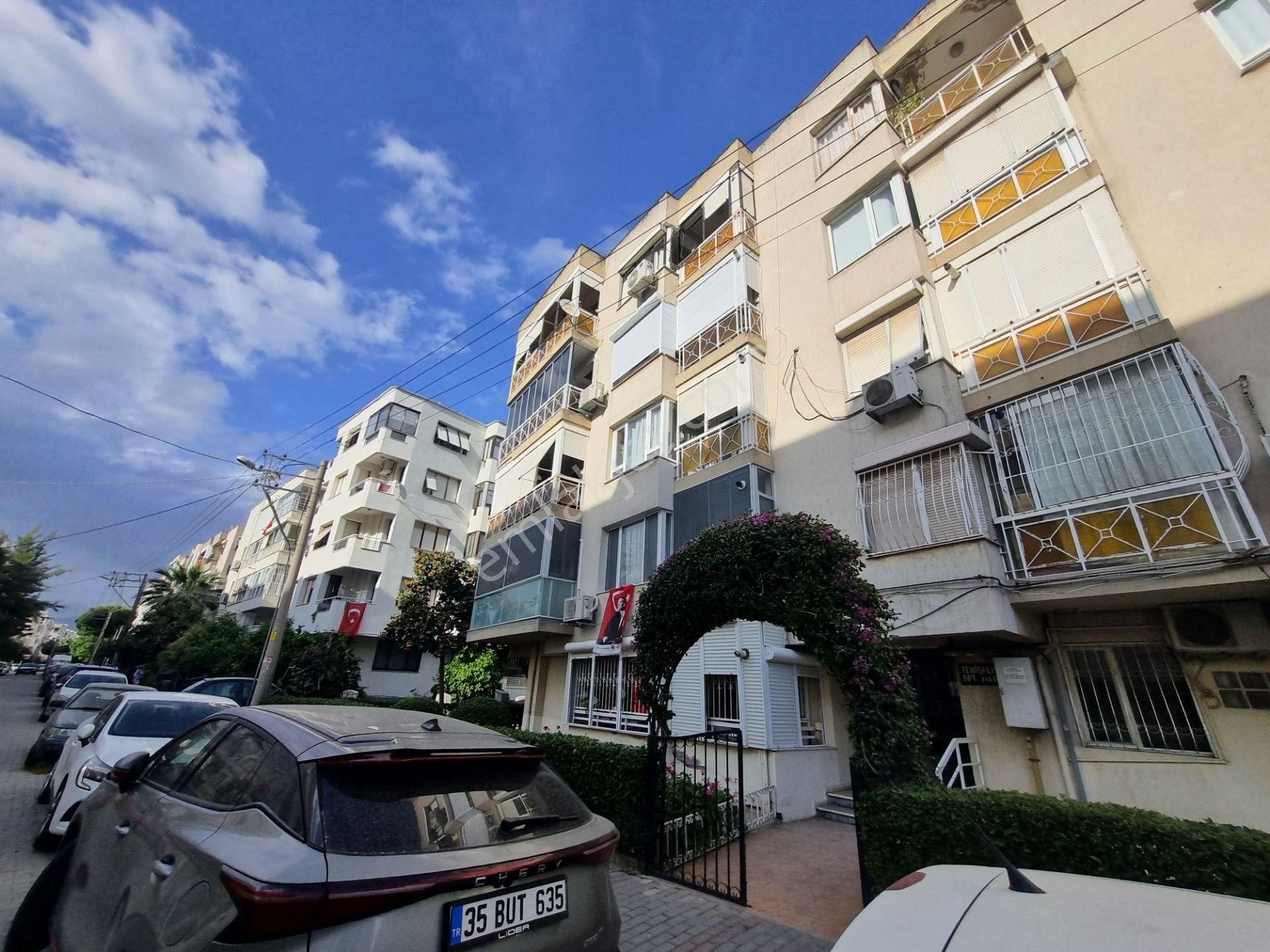 Bostanlı Mah.’de. Sahile Yakın Park Cepheli Kiralık 2+1 Daire