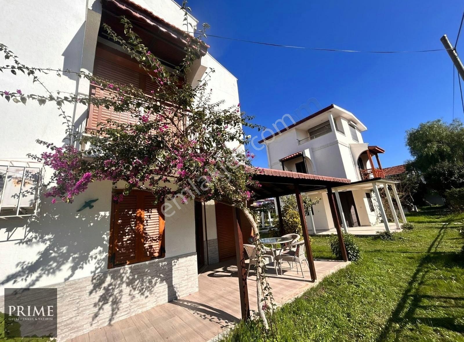 Sahil Sitelerinde Denize 50 Metre Satılık Villa