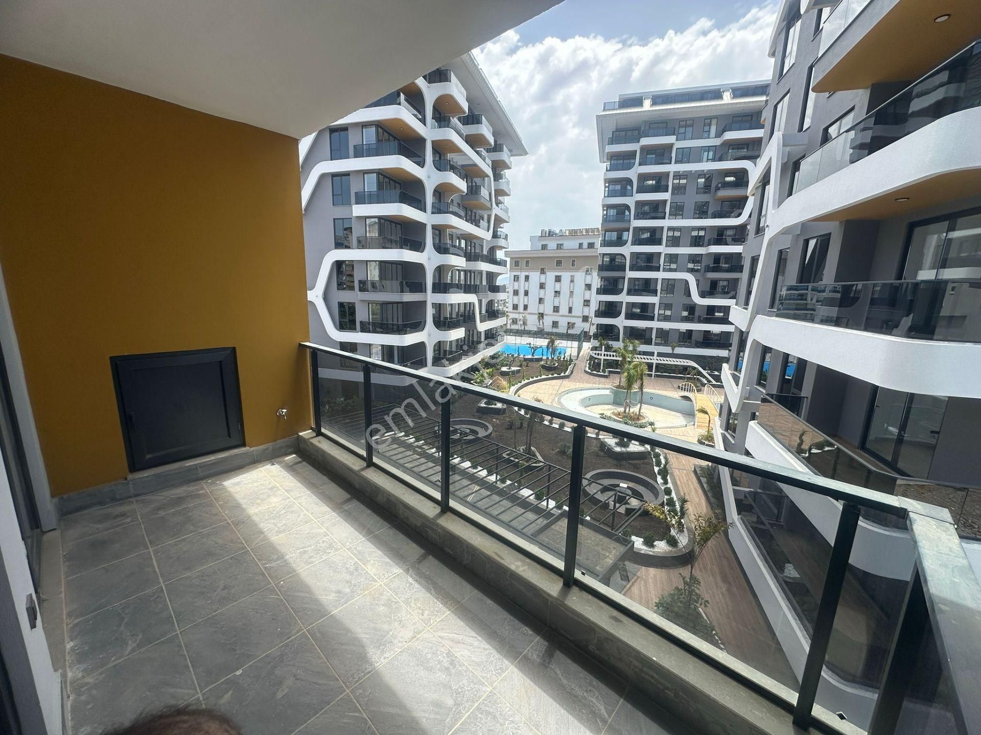 Alanya Tosmur Residance Da Yeni 1+1:49 M2 Esyasız 300 Mt Mesafede Denıze