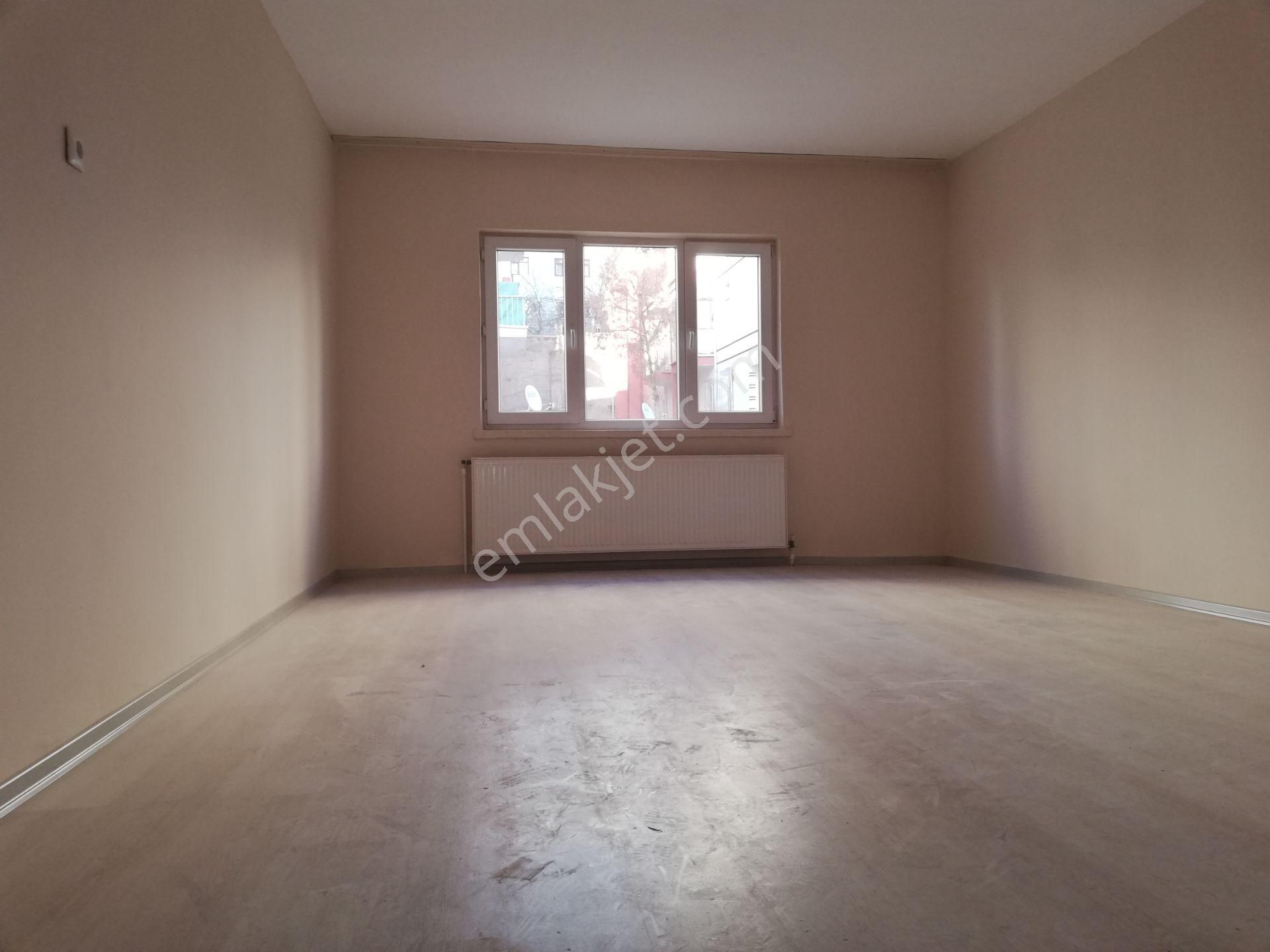 Ankara Sincan Mareşalda 3+1 Yapılı Katta Kiralık Daire
