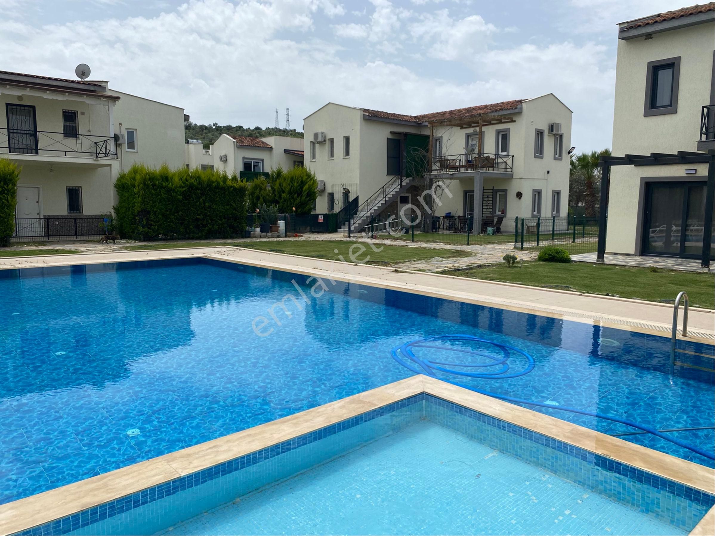 Bodrum Havalimanı Yakını Havuzlu Site İçinde Bahçe Katı Müstakil Bahçeli Daire