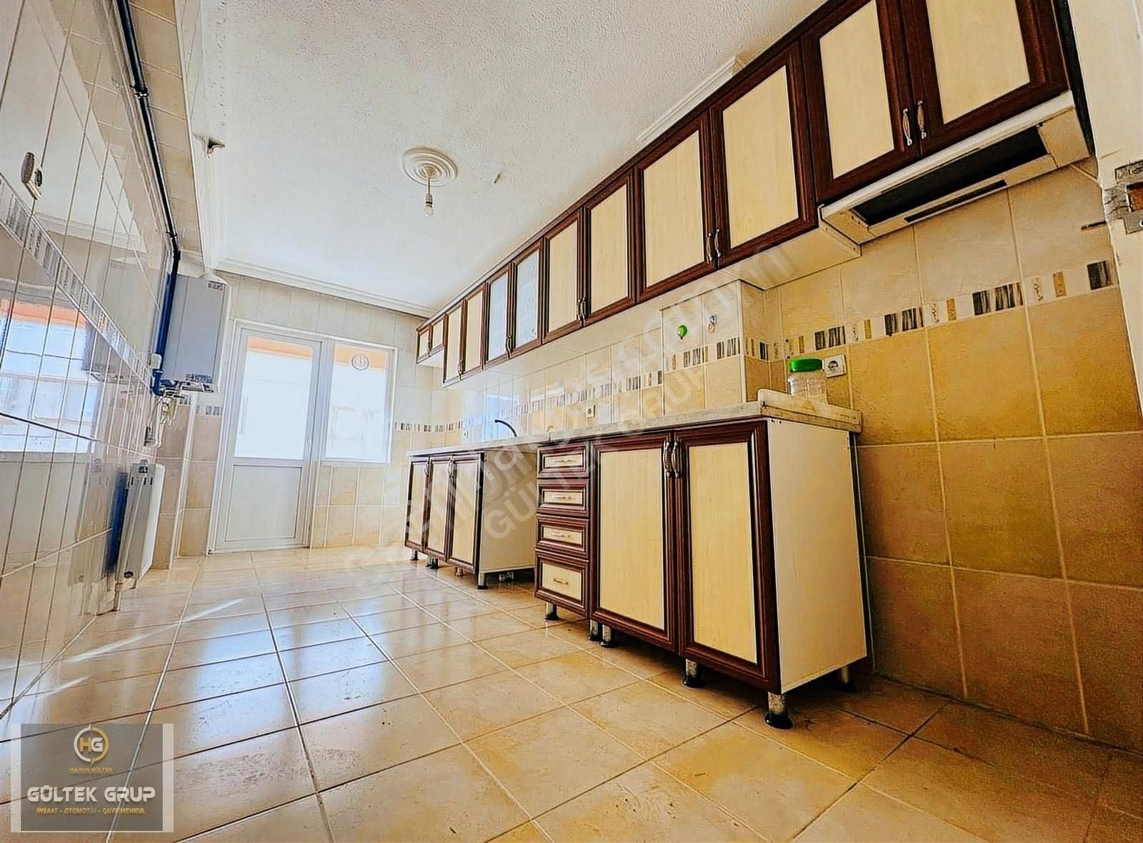 Gültek'ten Aşık Veysel Cadde Üzeri Orta Kat Emsalsiz Fiyatta 3+1