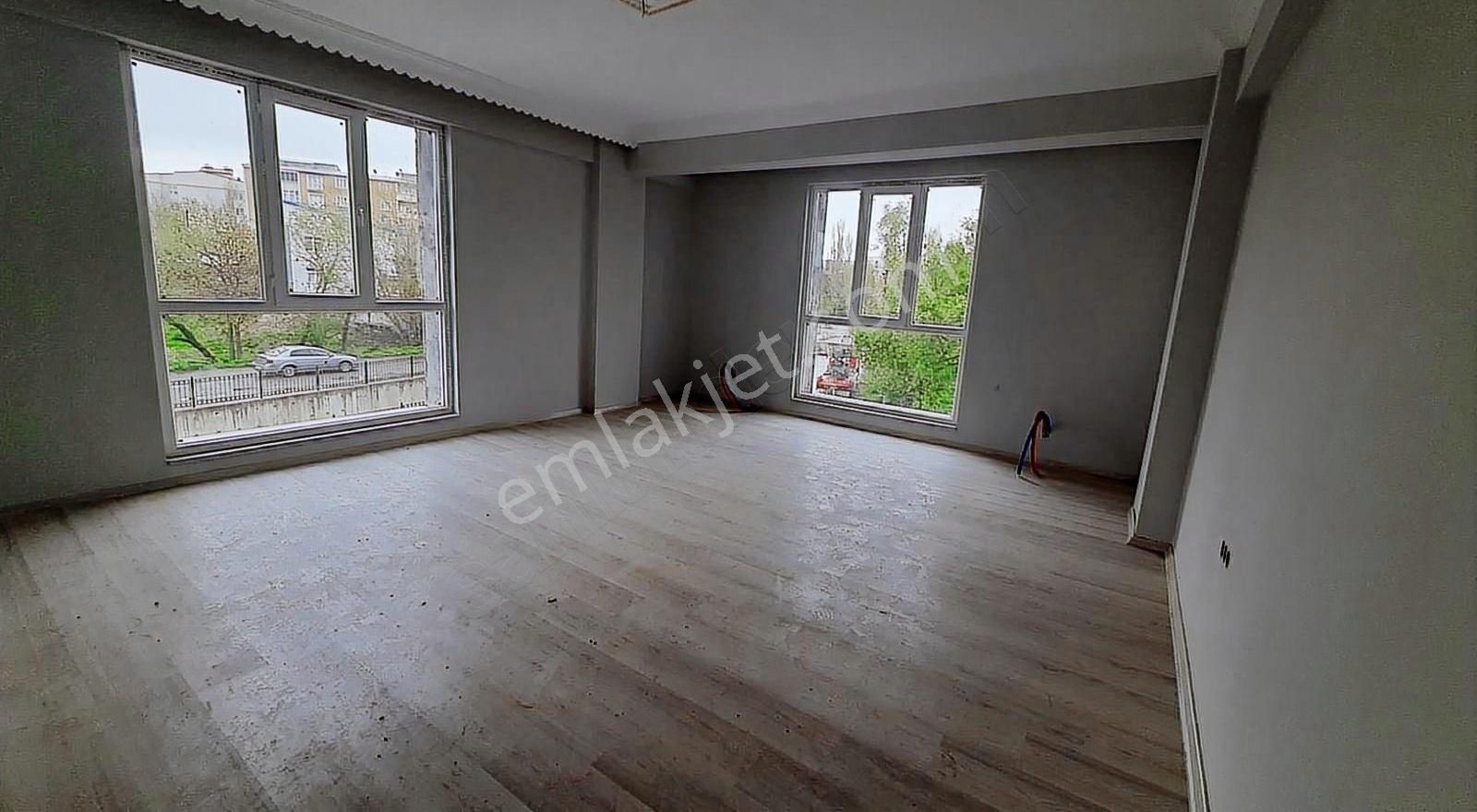 Kars Merkez Ortakapı Mahallesinde Satılık 3+1 Lüks Daire 150m²