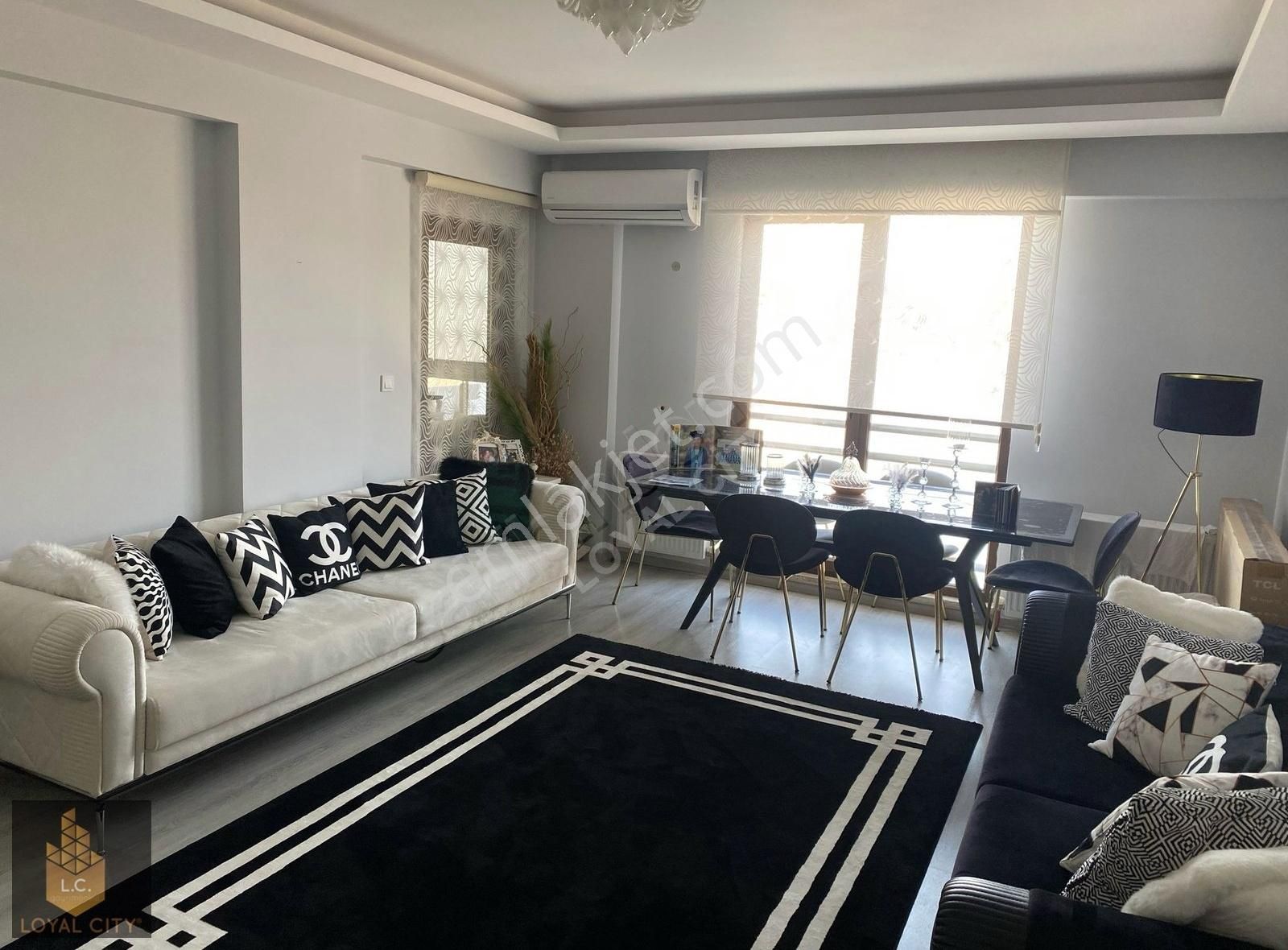 Güneştepe'de 5 Donum Arazi İçinde 3 Bloklu Sitede Satılık Daire
