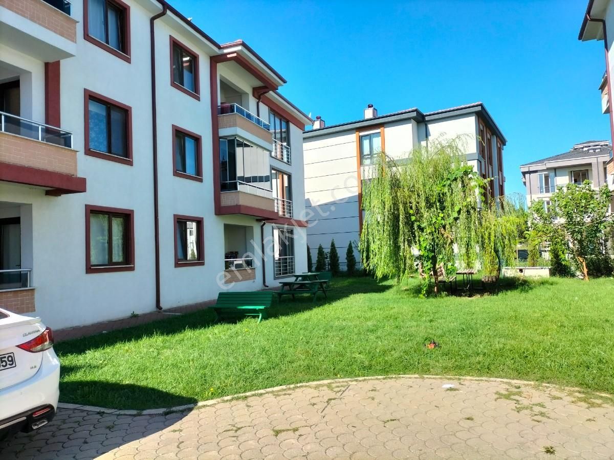 Sakarya Serdivan Yazlıkta Site İçerisinde Ara Kat Geniş 2+1