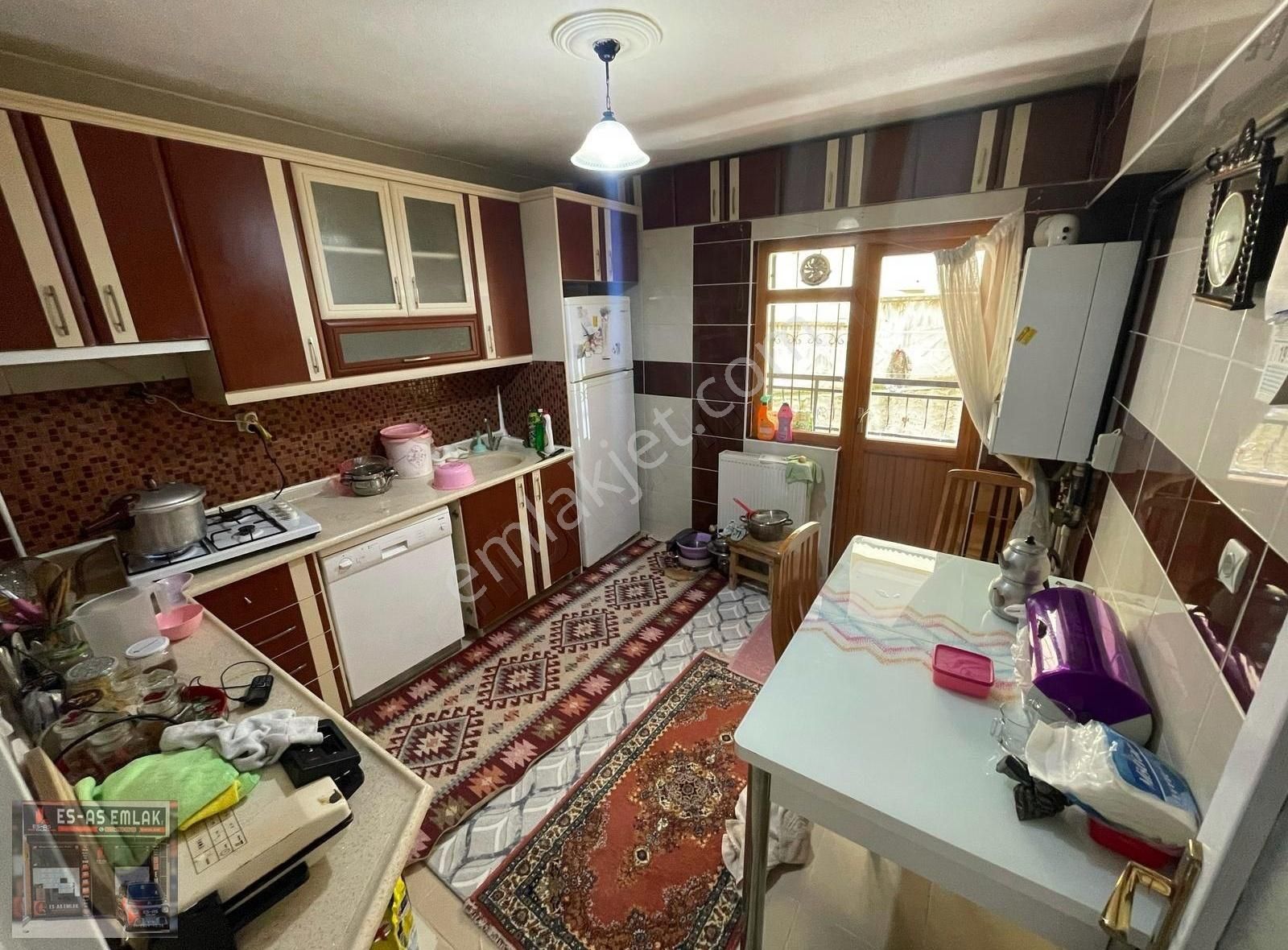 Es-astan Selçukluda 3+1 E.banyolu Bağımsız Yapılı 3+1 Daire