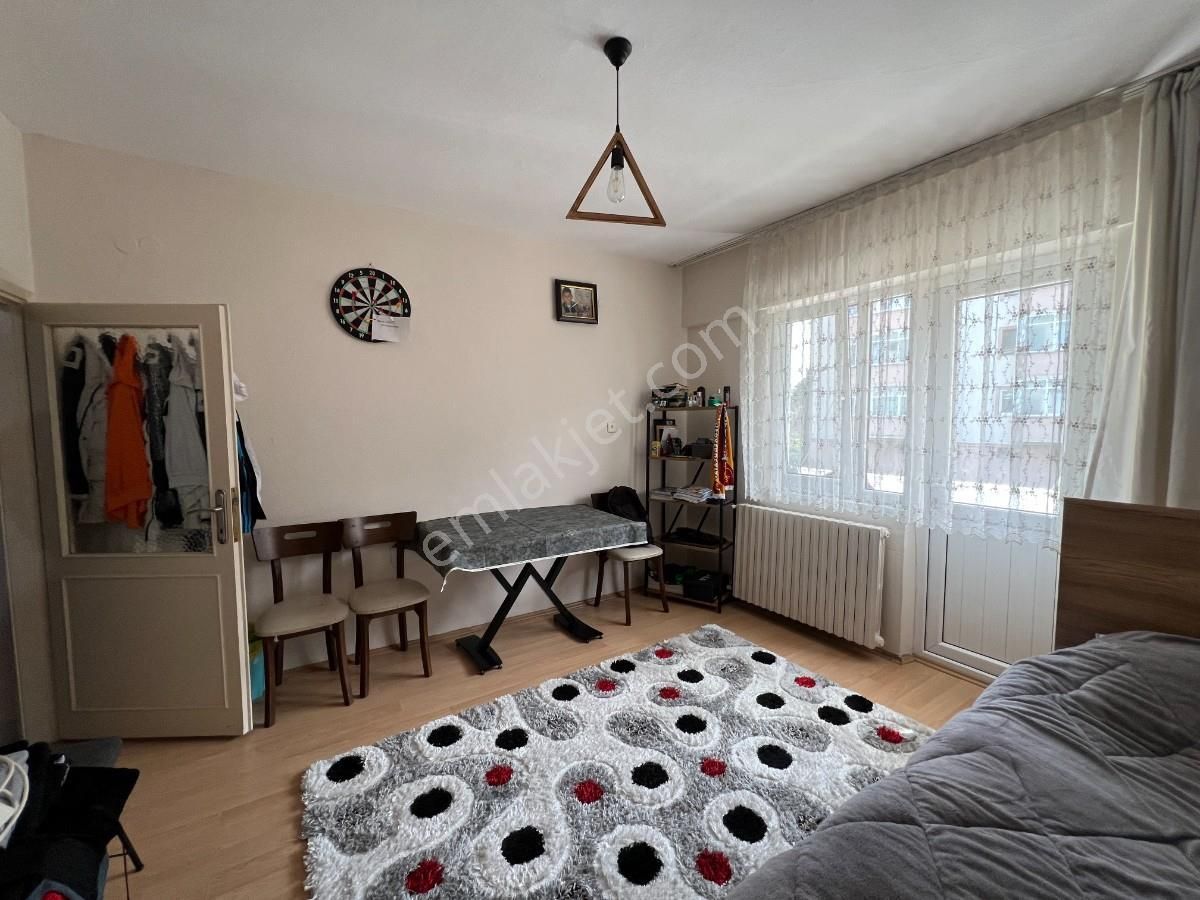Erenler Bağlar Mah.türbe Caddesi Üzeri Site İçerisinde 3+1 Daire