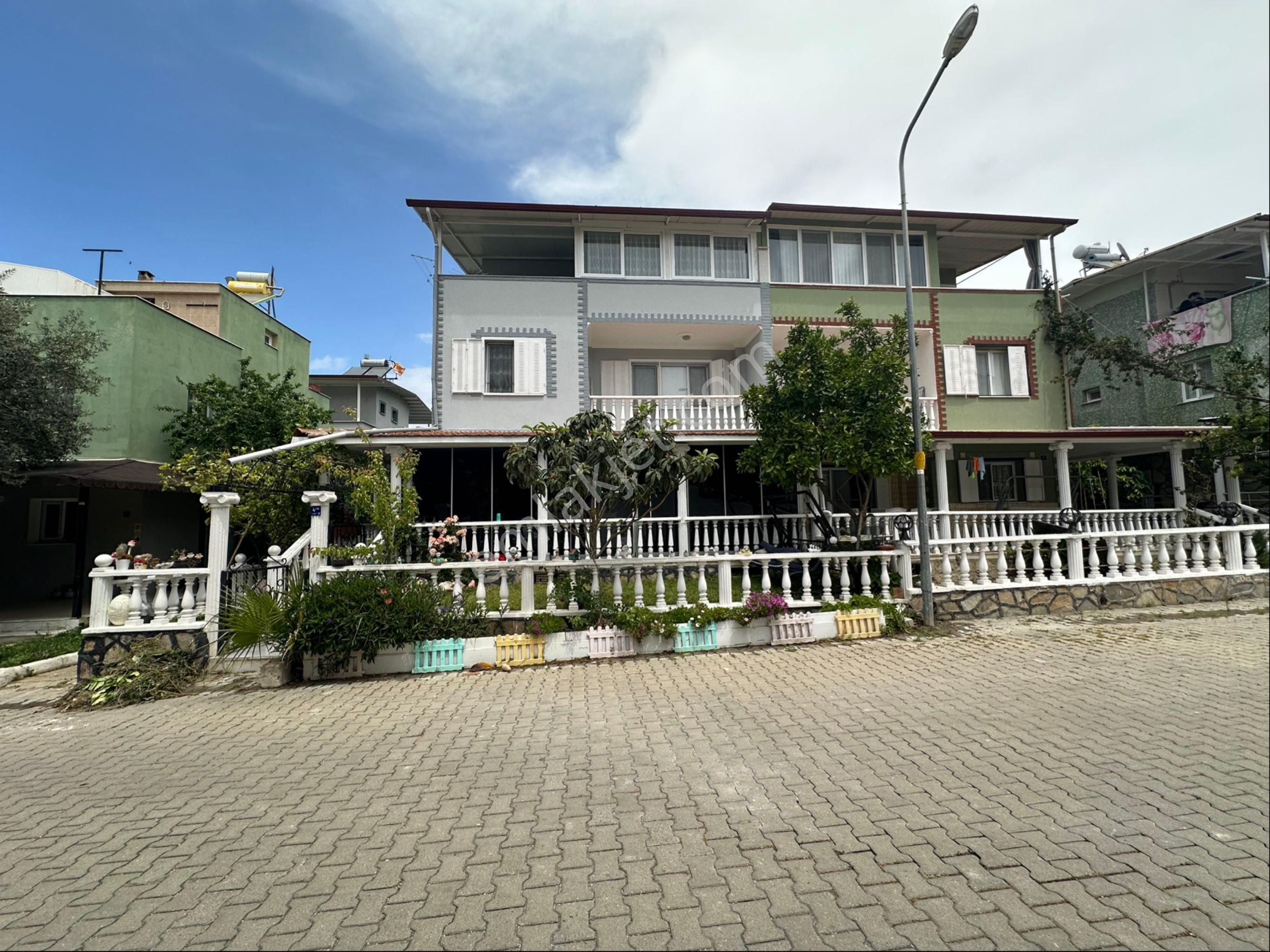 Kuşadası Soğucak Bölgesinde Masrafsız 5+1 Harika Villa