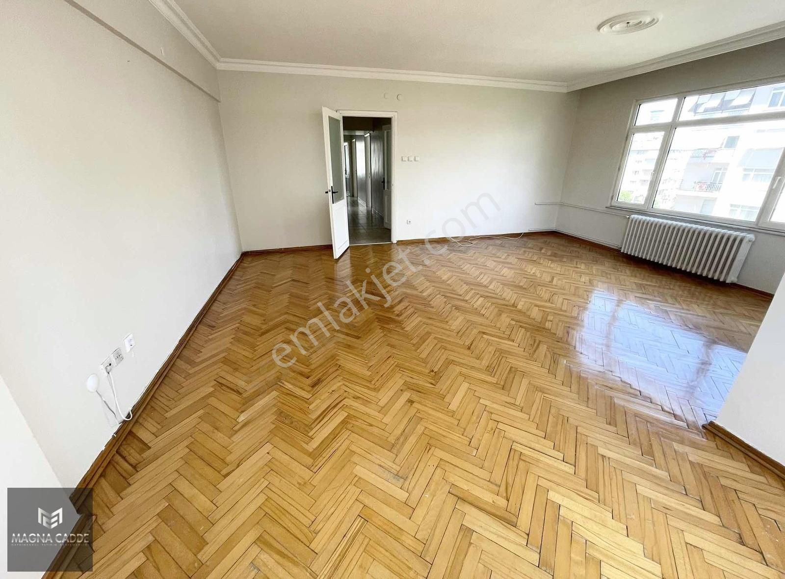 Kadıköy Merdivenköy Şair Arşi Cadde Üzerinde 135 M2 39.000