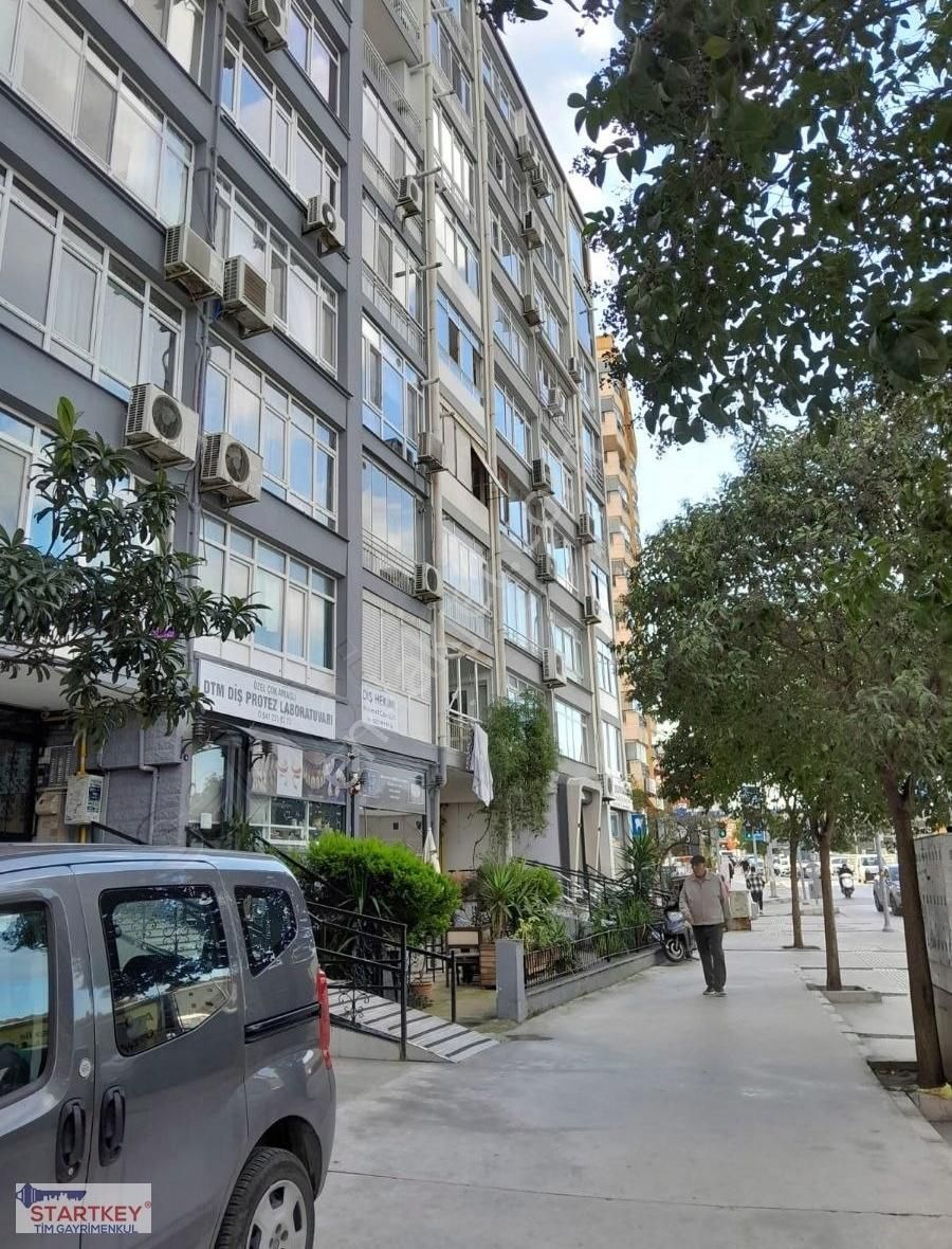 İstinye Park Karşısı Mithatpaşa Cd Üzerinde Satılık 3+1