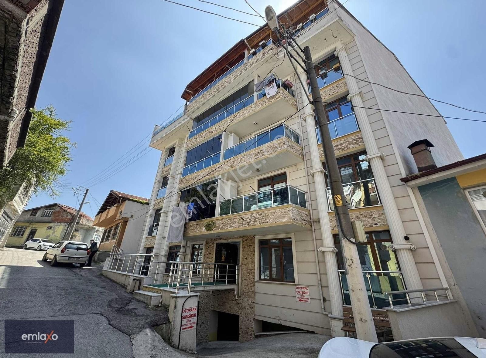 Emlaxo'dan Satılık İzmit Çarşıda 2+1 Çatı Dubleks
