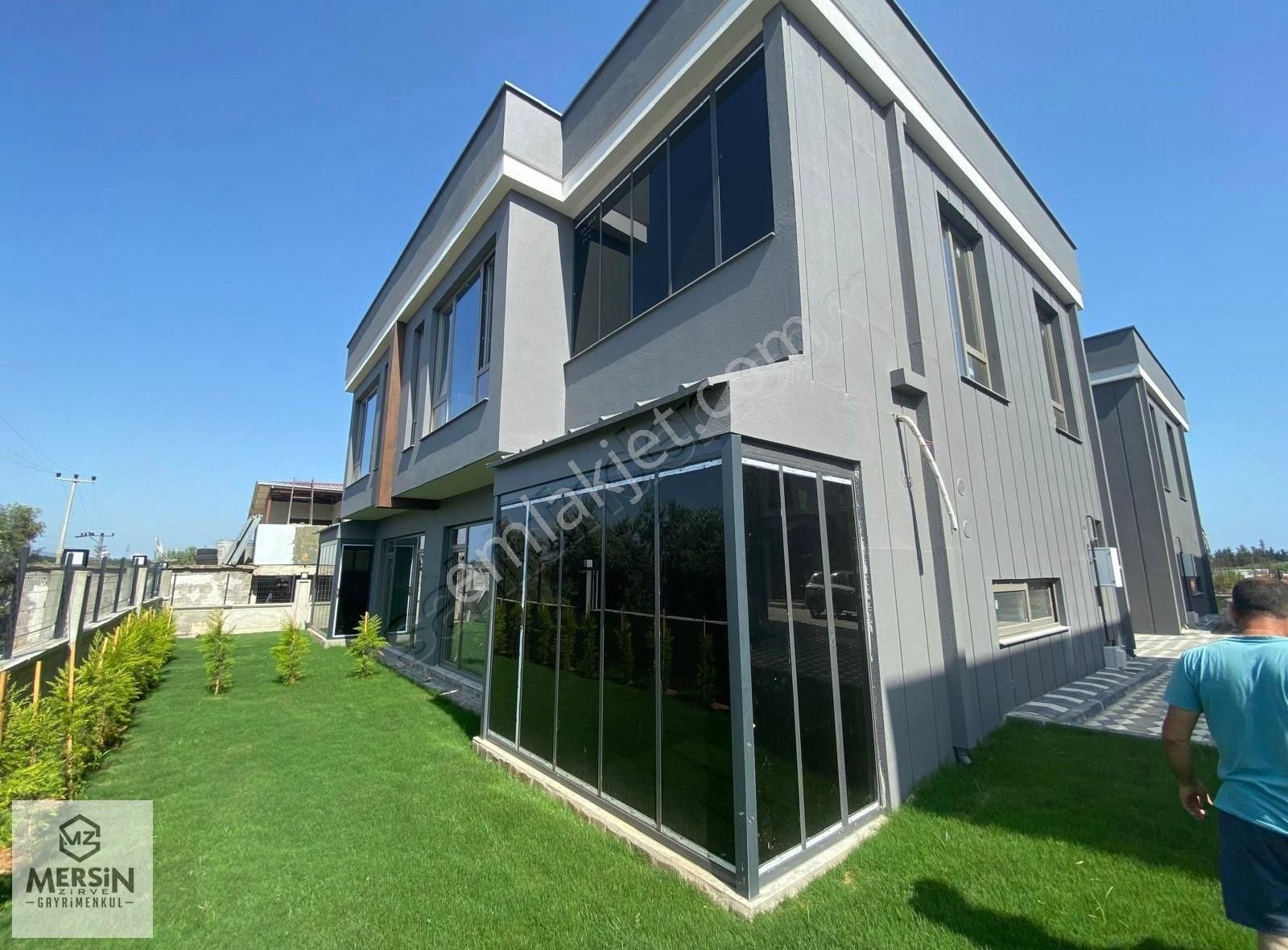 Mezitli Kuyuluk Bölgesin'de Site İçirisin'de Kiralık Villa