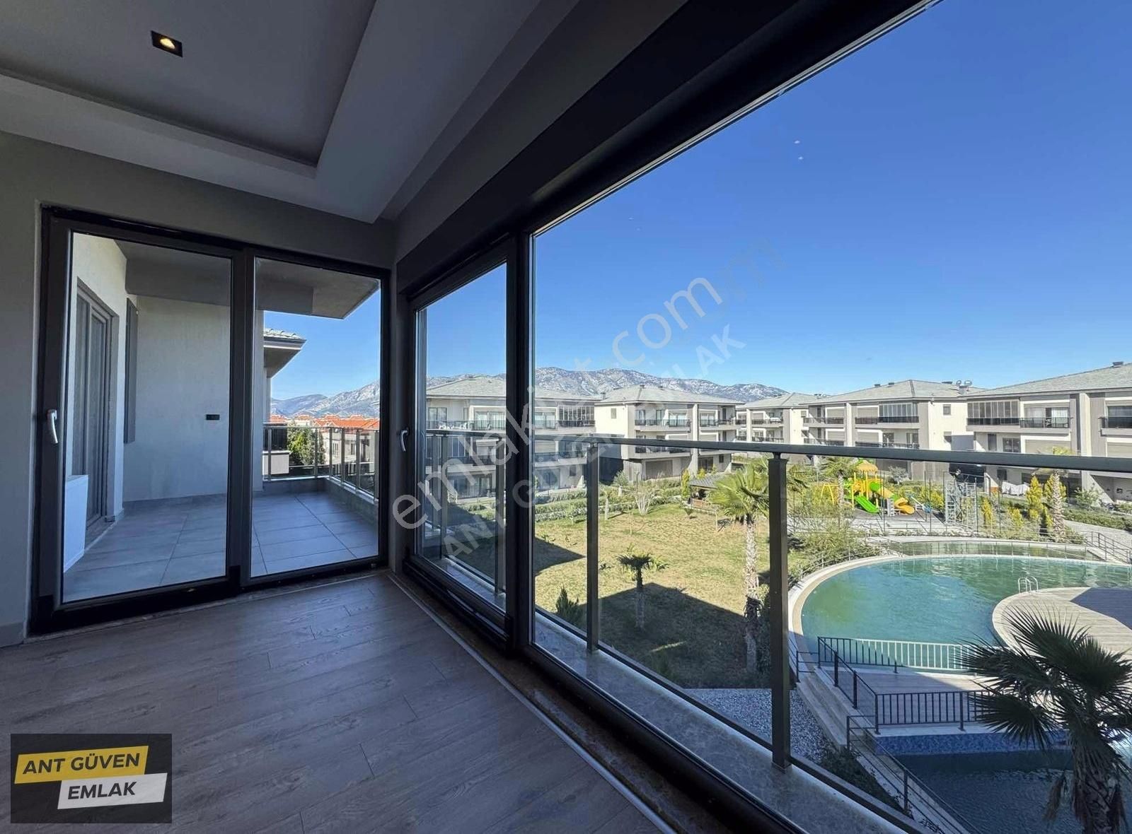 Lüx Site İçi Güvenlikli Havuzlu D.gazlı Katta 4+1 190 M2 Daire