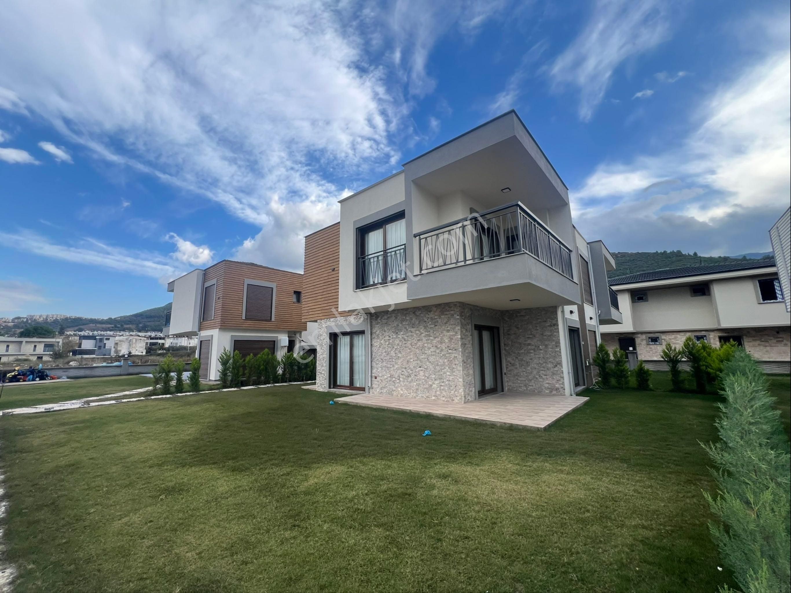 Aydın Kuşadası Güzelçamlı'da Satılık 3+1 Yazlık Villa - Görsel 2