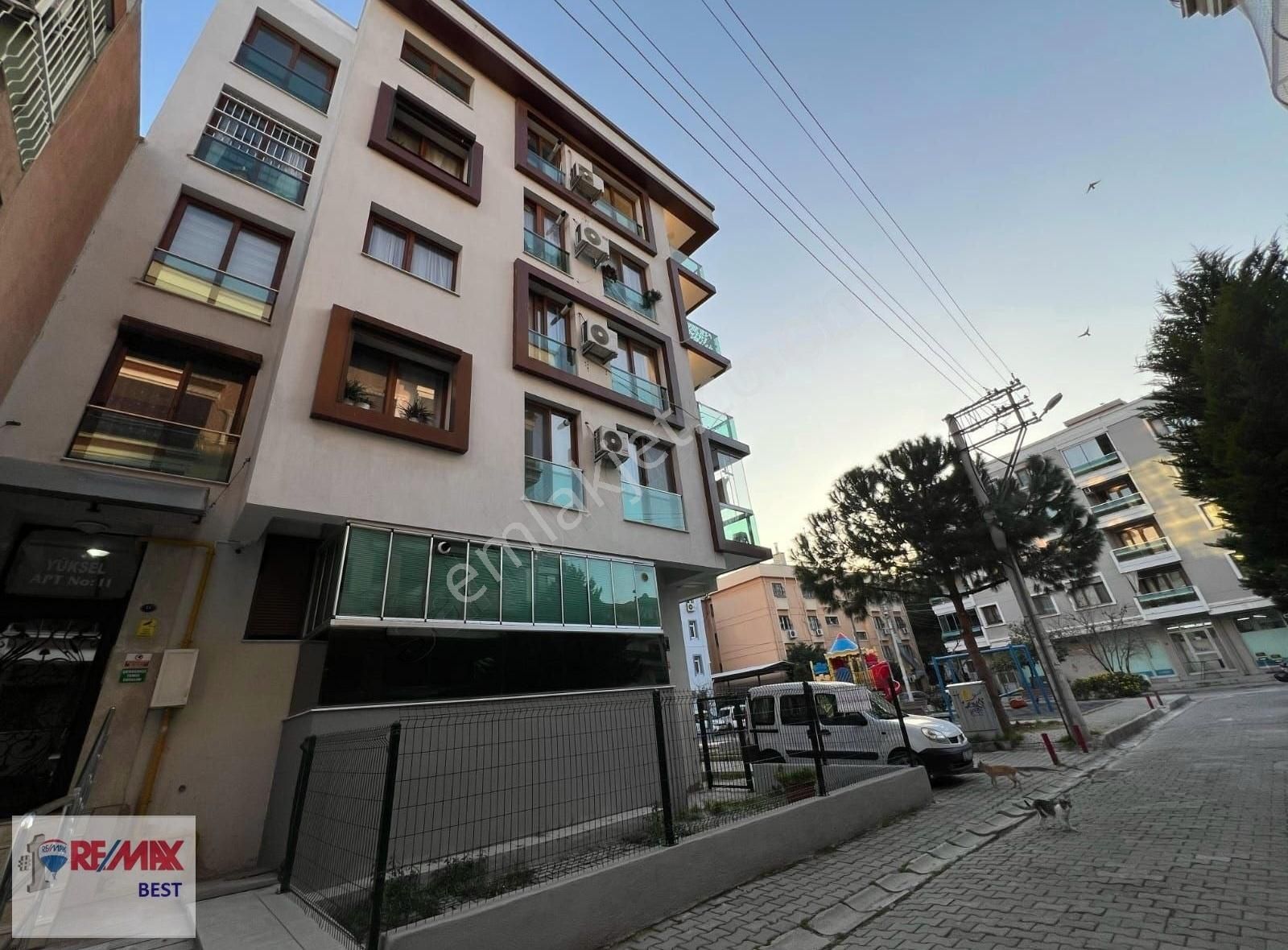 Karşıyaka Dedebaşı'nda Merkezi Konumda 3+1 Daire