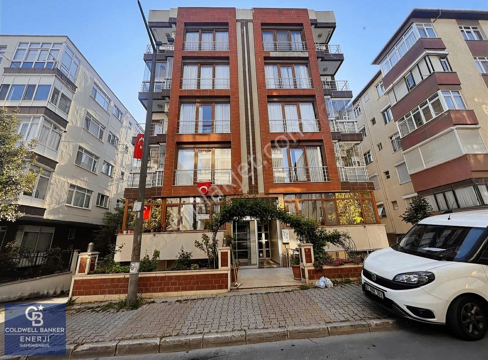 Bakırköy Kartaltepe'de Satılık 2+1 Bahçe Katı Daire
