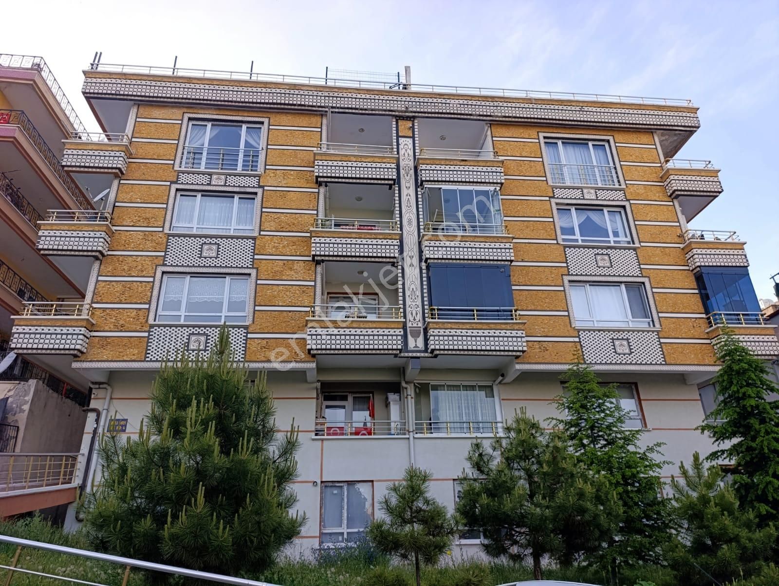 İncirli'de Asansörlü 3+1 Yapılı Yüksek Giriş