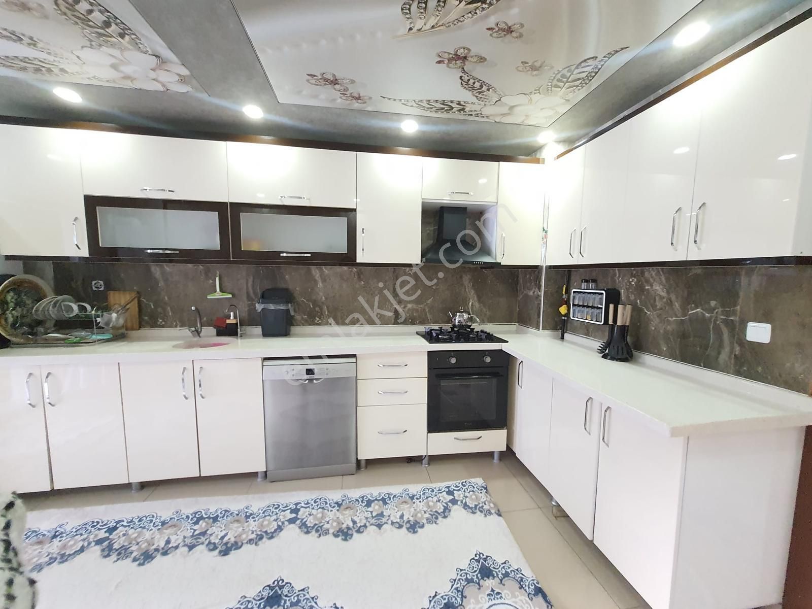 Keçiörende 3+1 Geniş Kulaniş Lı Cam Terasbalkonlu Acil Satılık