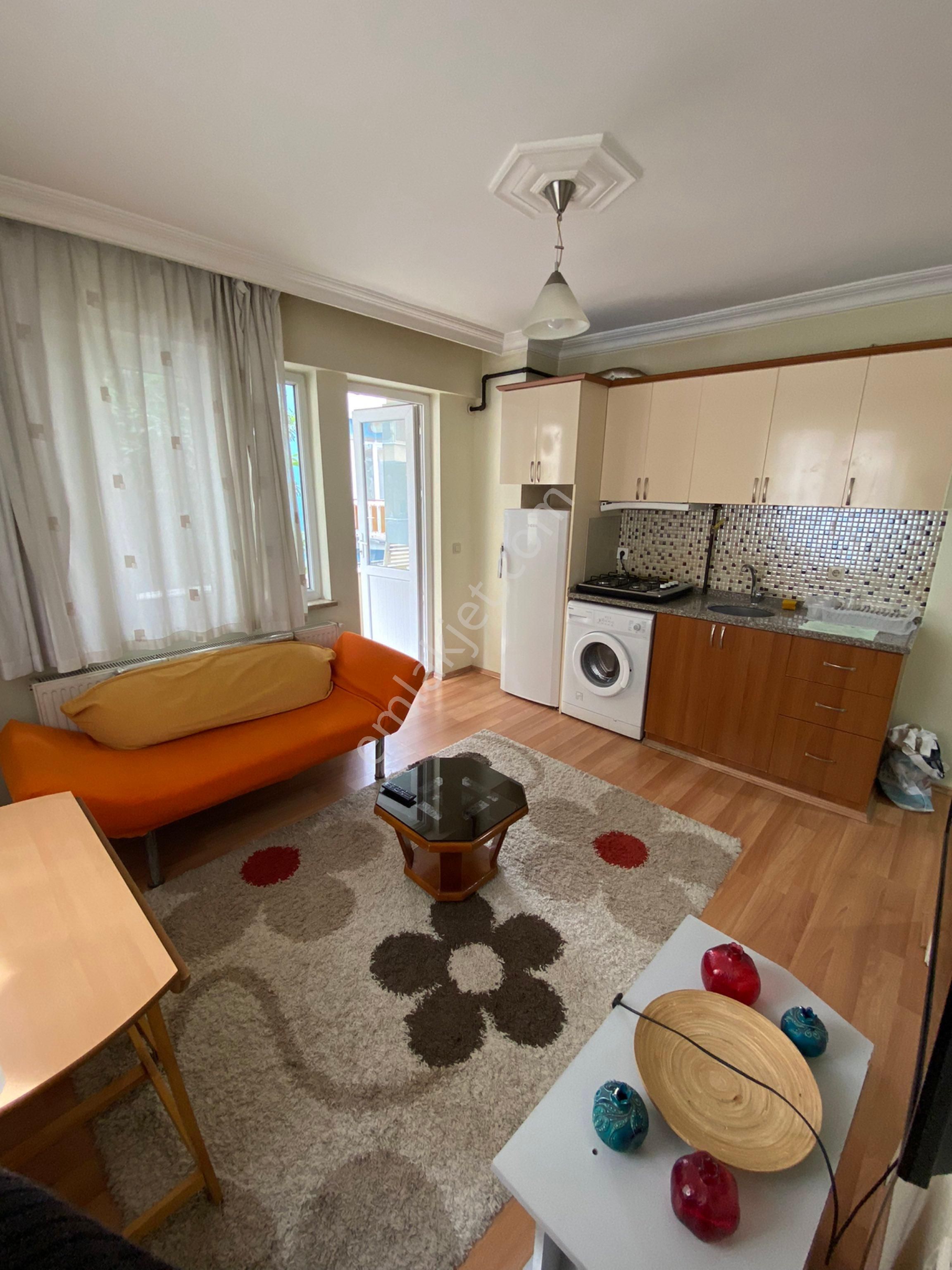 Üniversiteye Yürüme Mesafesinde Kiralık 1+1 Arakat Balkonlu Apart