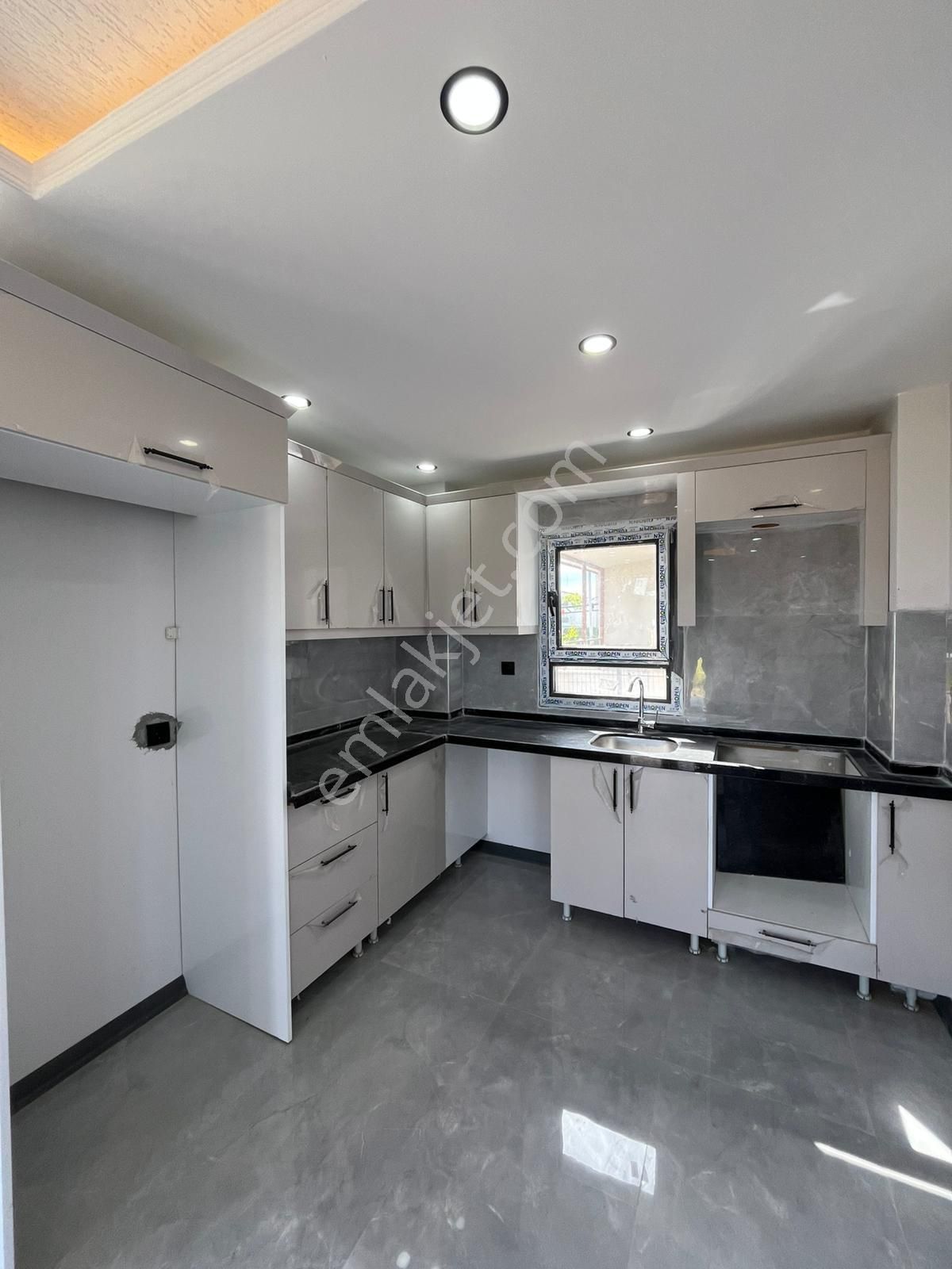 Ata Gayrimenkul'den Ful Deniz Manzaralı 4+1 Park Cepheli Villa - Görsel 9