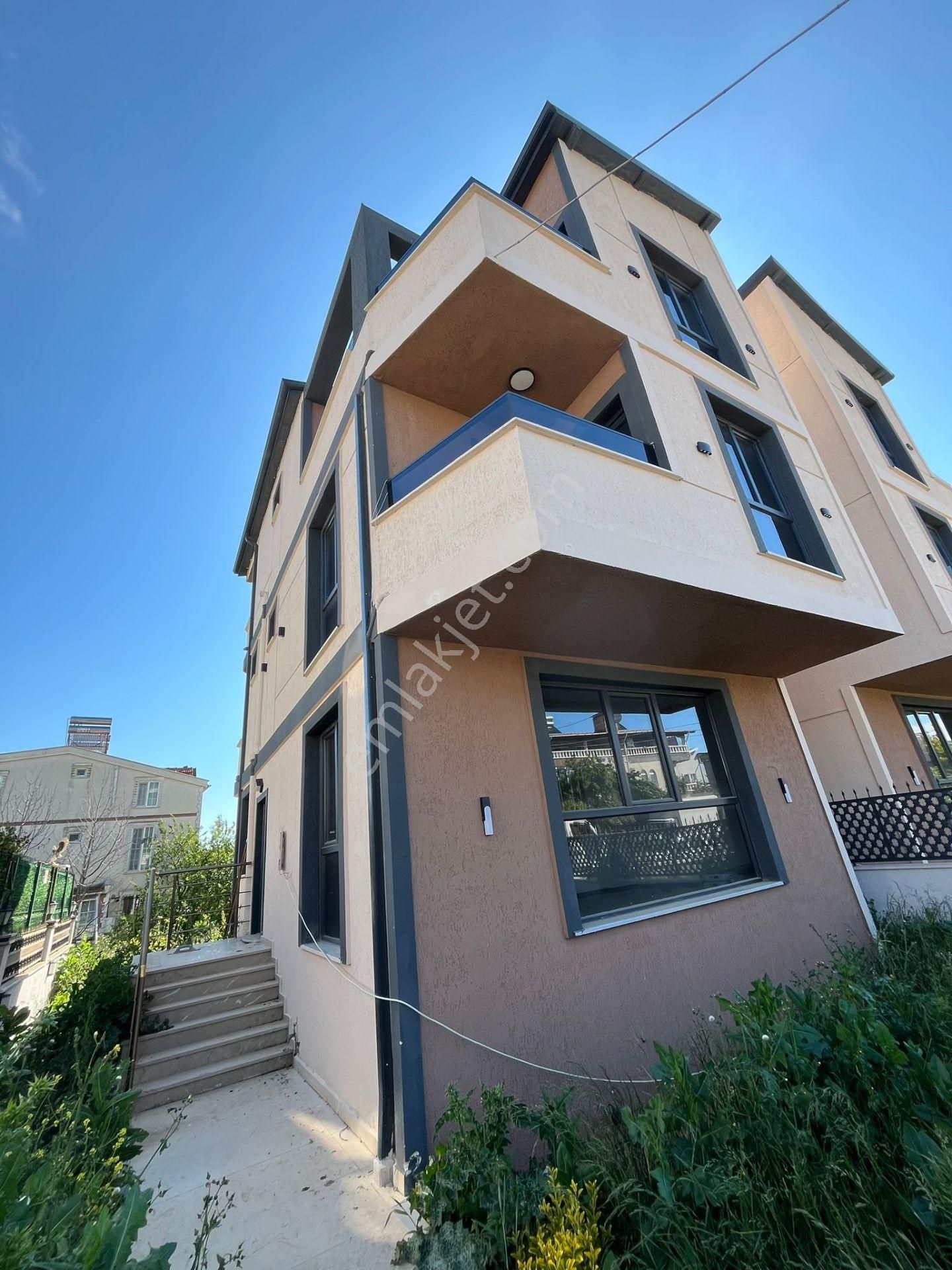 Ata Gayrimenkul'den Sahile Yakın Merkezde 5+1 Lüks Villa - Görsel 4