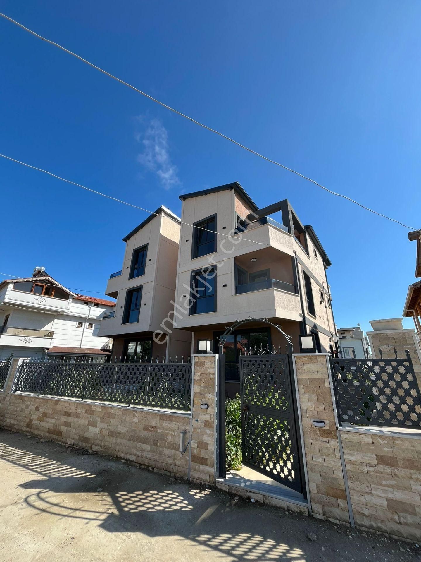 Ata Gayrimenkul'den Sahile Yakın Merkezde 5+1 Lüks Villa - Görsel 5