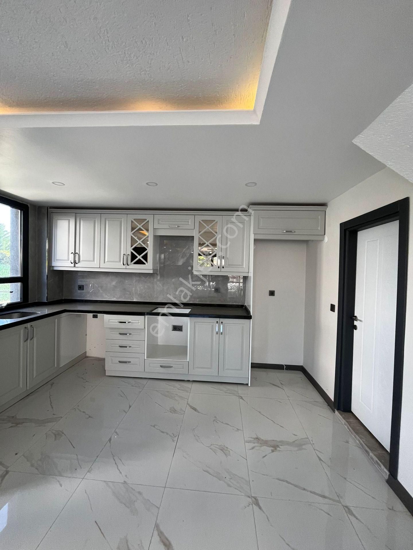 Ata Gayrimenkul'den Sahile Yakın Merkezde 5+1 Lüks Villa - Görsel 14