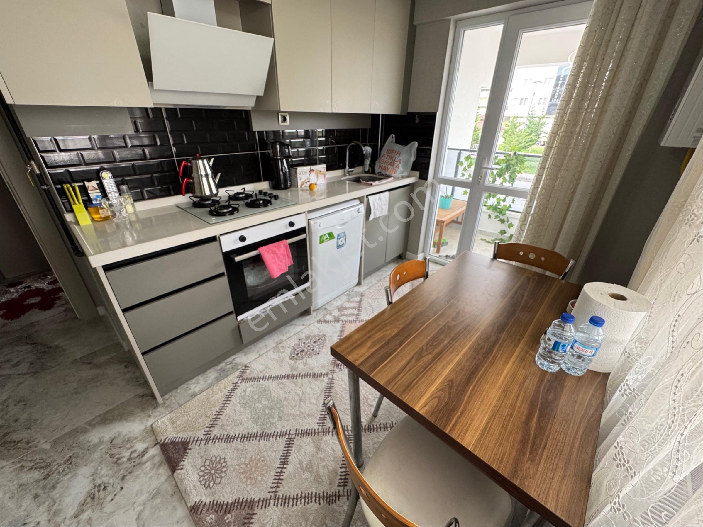 Evim Emlak'tan Menderes'te Park Manzaralı 3+1 Ful Yapılı Y.giriş